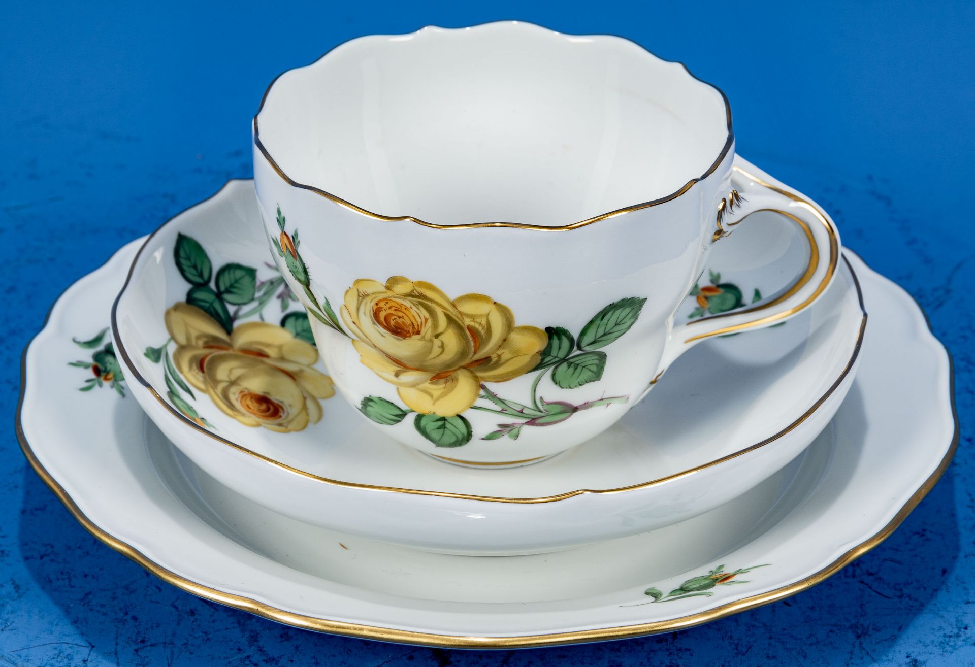 Folge von 6 3teiligen Kaffeegedecken, "Gelbe Rose", Meissen, Schwertermarke 1. Wahl, sächsisches We - Image 4 of 4