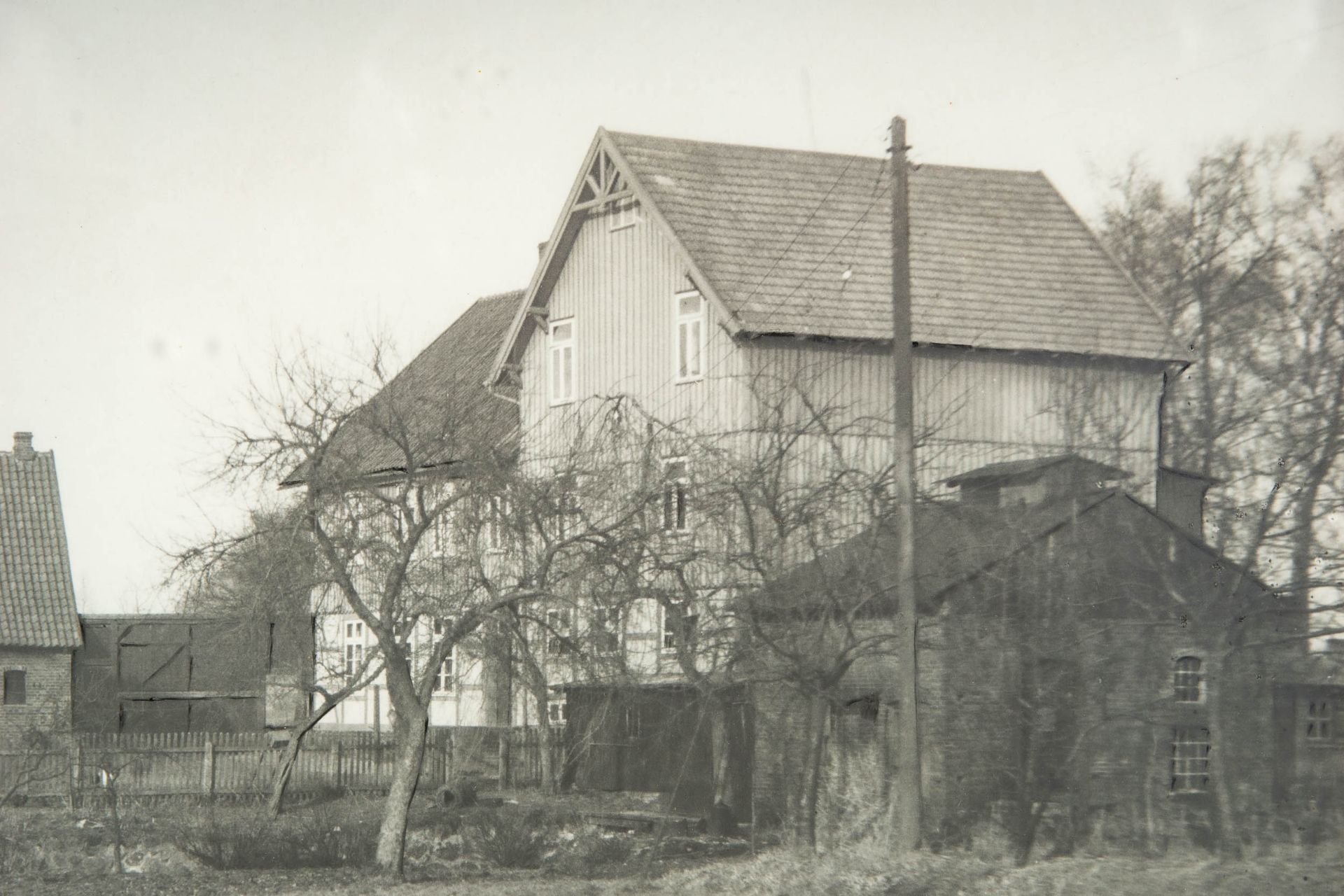 "Die alte Mühle in Stöcken/Kreis Wittingen" - hinter Glas gerahmter, fixierter Abzug eines s/w Foto - Image 3 of 6