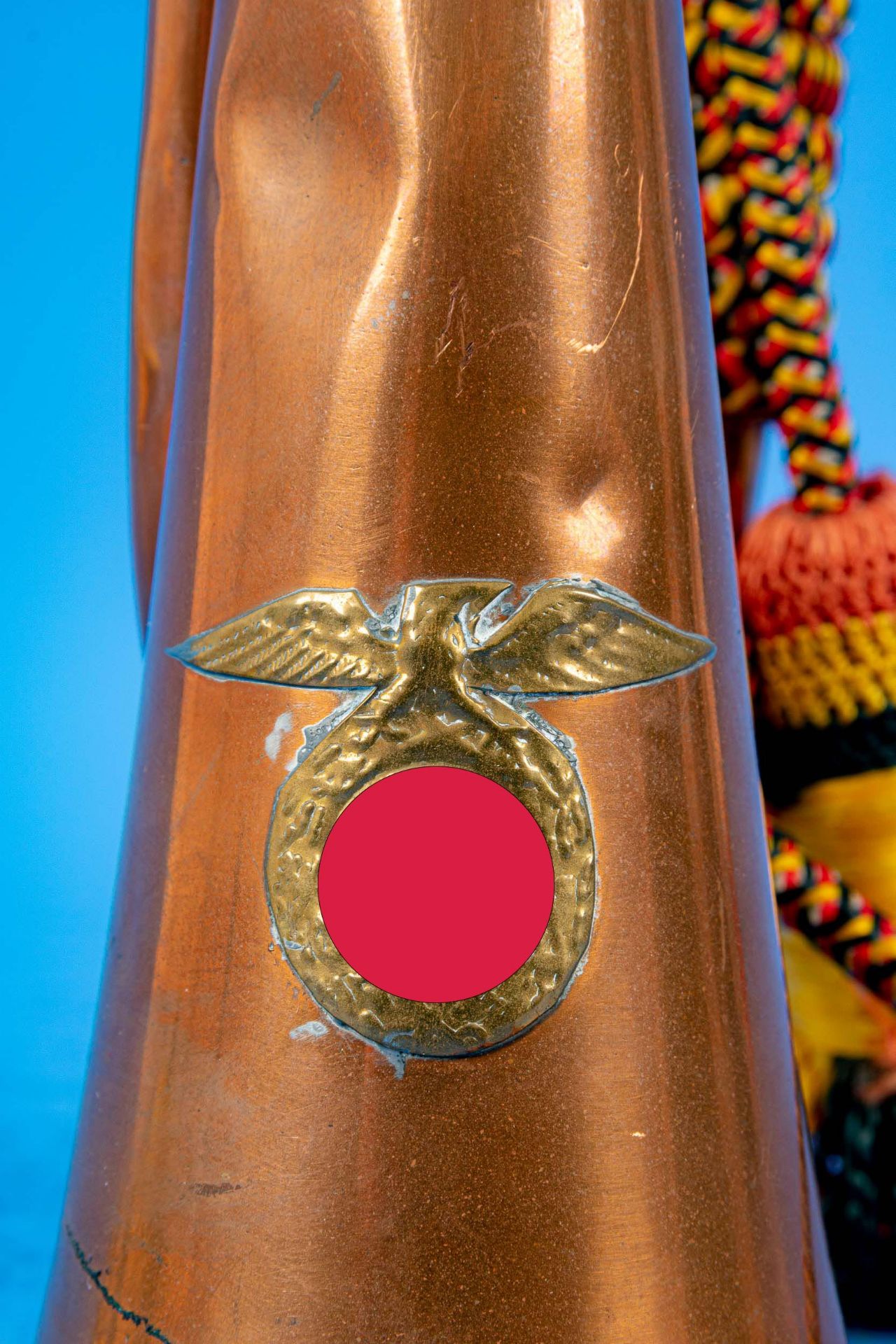 Altes Horn, Kupfer und Messing, frontal aufgelöteter Wehrmachtsadler mit Swastika, mit patriotische - Image 3 of 5