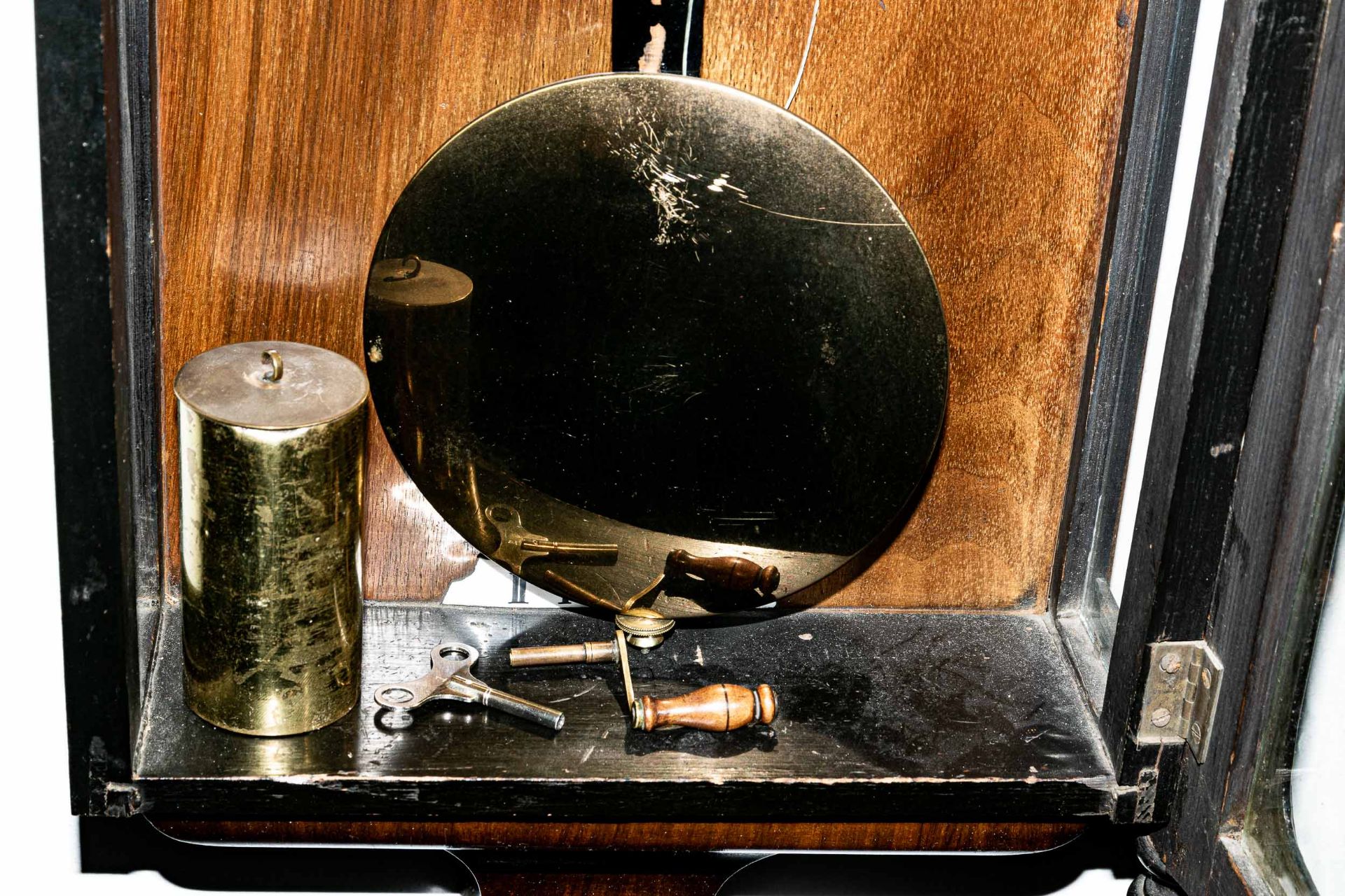 Antike eingewichtige Wanduhr, sogenannter Regulator, ungeprüftes Uhrwerk, Nussbaumgehäuse, um 1900/ - Bild 6 aus 7