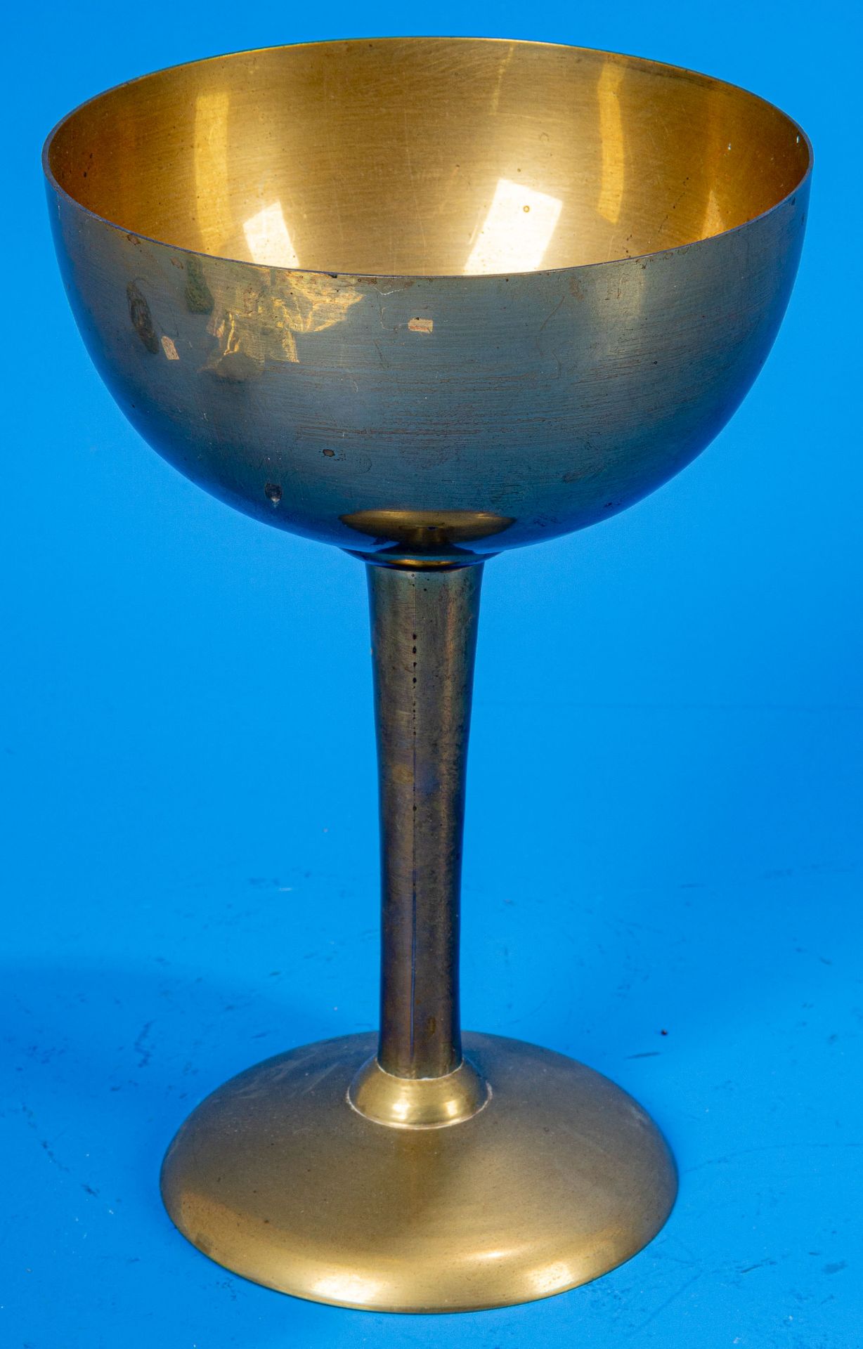 Schlichter Pokal, poliertes Messing, mehrteilige Fertigung, Mitte 20. Jhdt., Höhe ca. 24 cm, Durchm