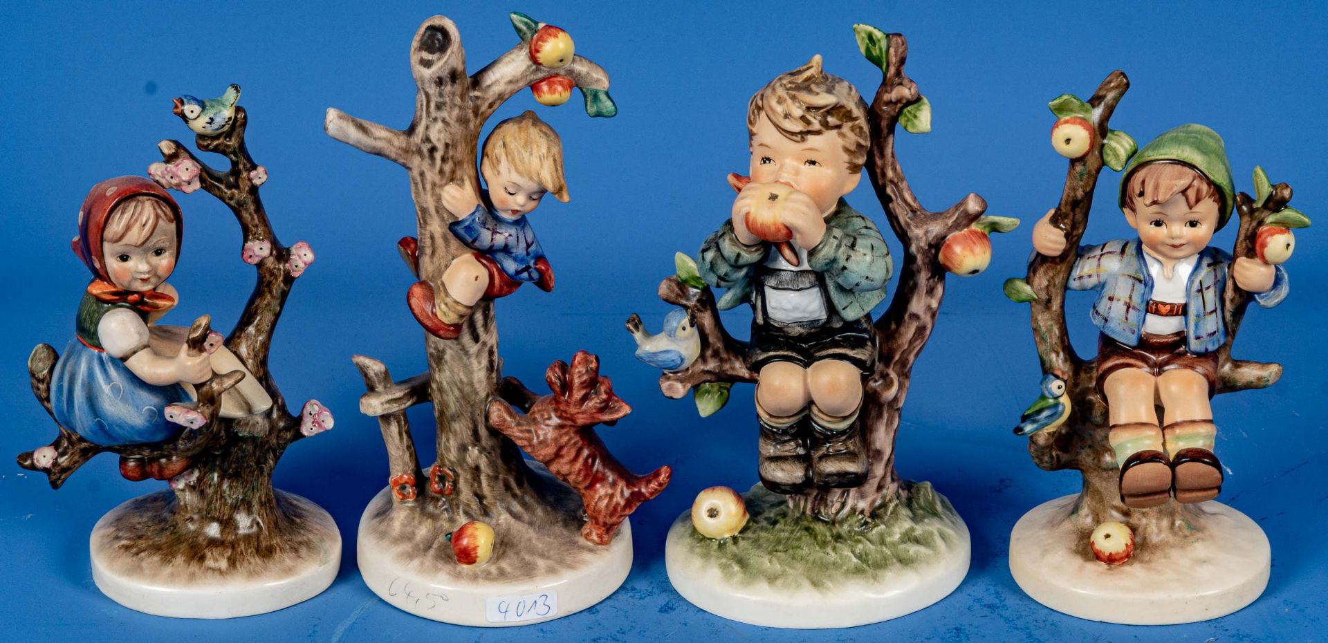 Folge von 4 Baum-Kindern, Göbel-Figuren, versch. Alter, Größen, Darstellungen & Erhalt. Höhen von c - Image 2 of 5