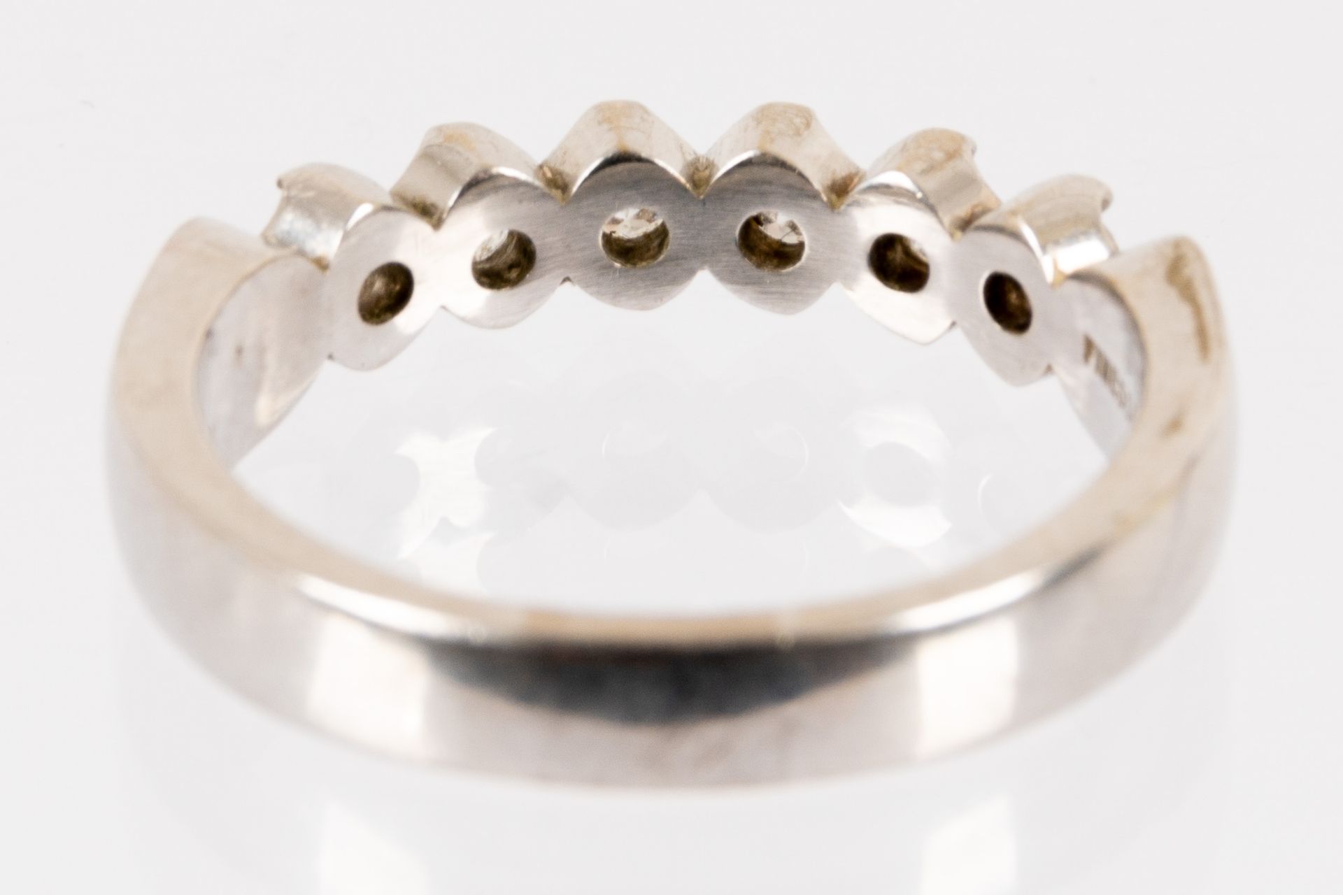 Prachtvoller, zeitlos eleganter Brillant-Ring, "FINESSE 14K" - 585er Weißgold mit 6 einzeln gefasst - Bild 4 aus 5