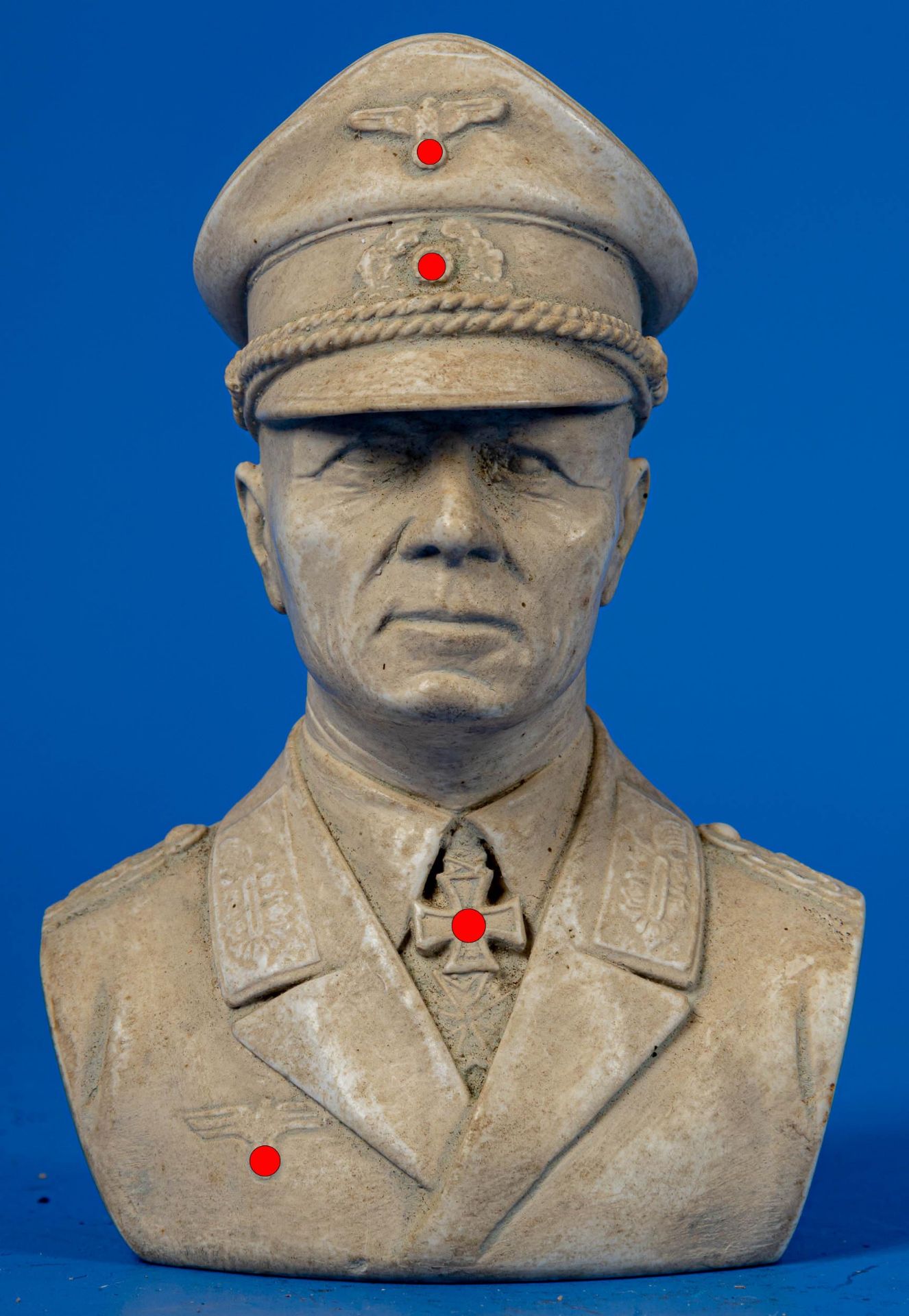 Büste vom "Wüstenfuchs" Erwin Rommel, Masseguss; Höhe ca. 11 cm, rückseitig bez.: Rg 735 sowie ligi