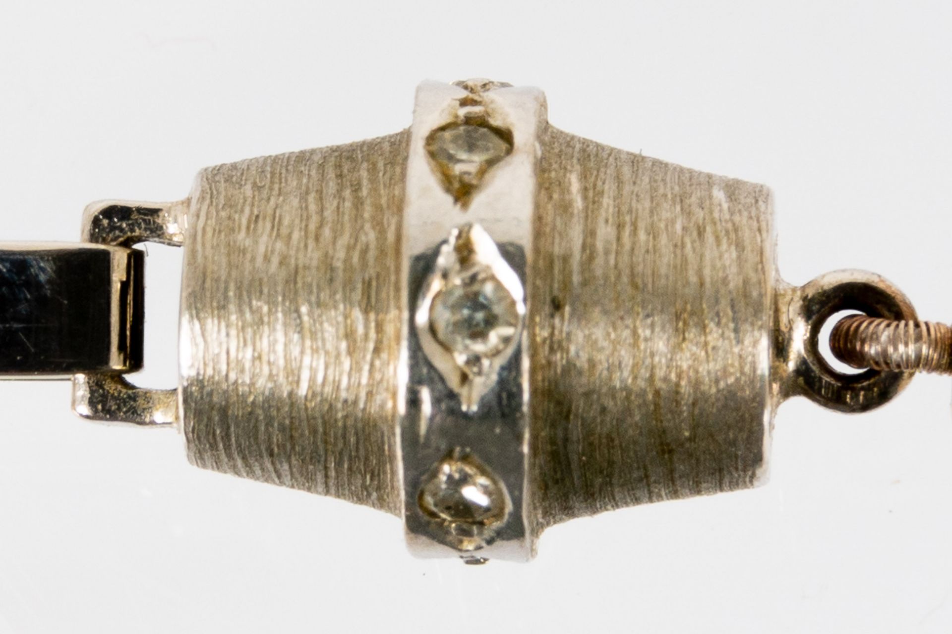 Sehr lange, elegante Perlenkette mit 585er Weißgold-Sicherheitsverschluss mit Brillantbesatz. Perle - Image 6 of 6