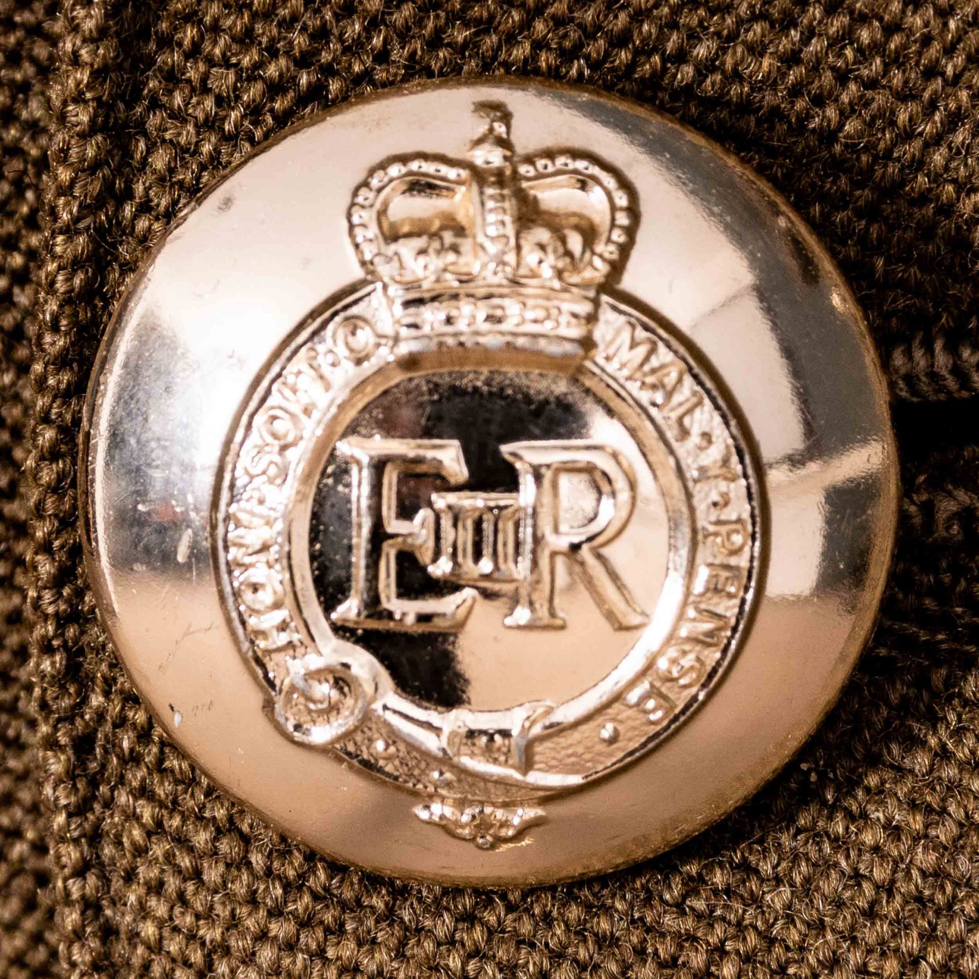 Uniformjacke eines britischen Offiziers, khaki-farbig mit diversen Schulterstückabzeichen, Kragensp - Image 3 of 9