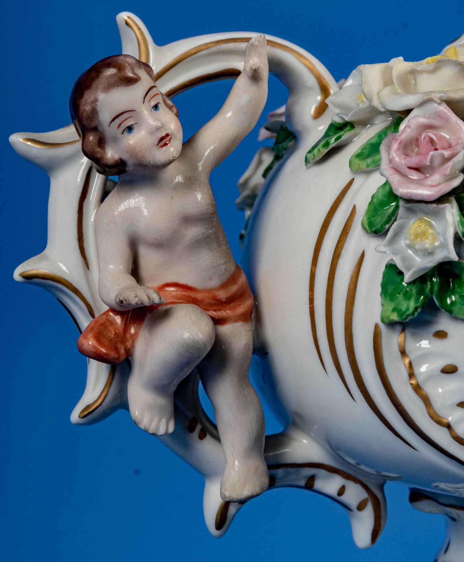 Dekorative Potpourri-Tischvase mit Putti-Dekor, mehrteiliger, teilweise durchbrochen gearbeiteter K - Image 4 of 4