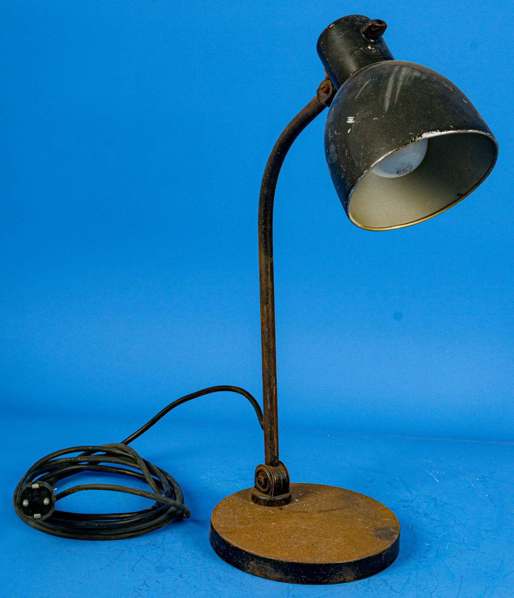 Ältere Tischlampe der wohl 1920er/30er Jahre der Marke HALA, runder Standfuß mit beweglichem Leucht