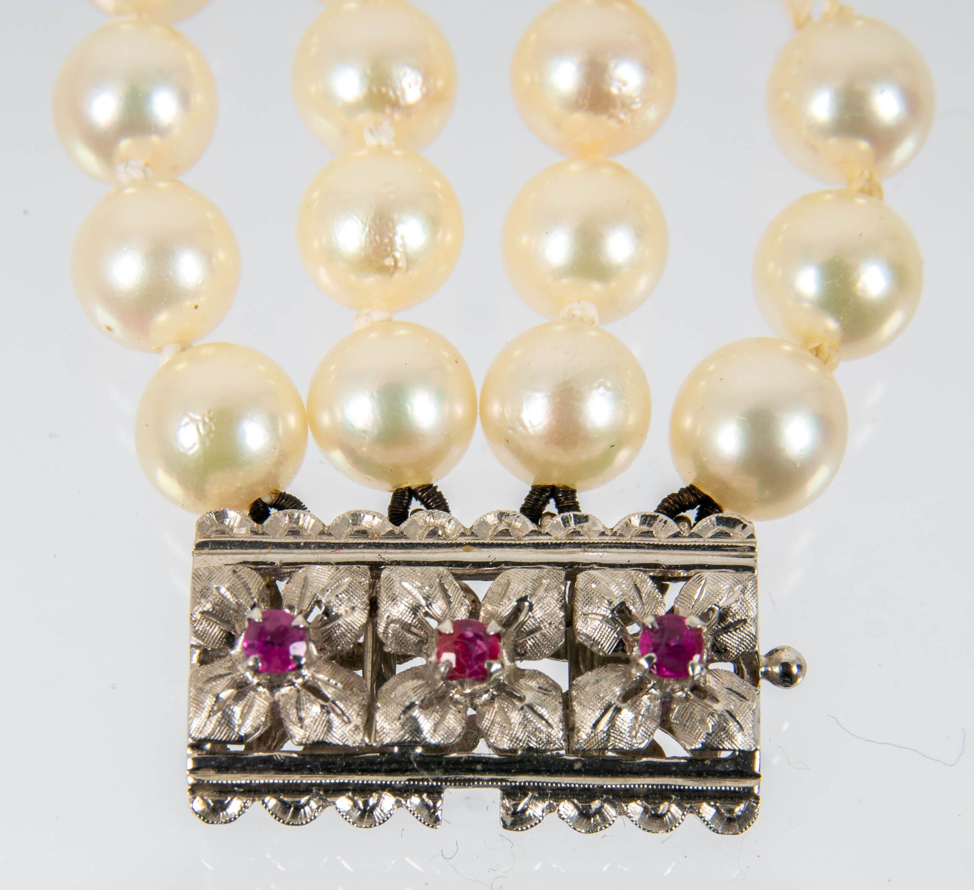 Prächtiges 4reihiges Zuchtperlenarmband, einzeln geknotete Perlen mit silbrig-weißem Lüster (Durchm - Image 4 of 7