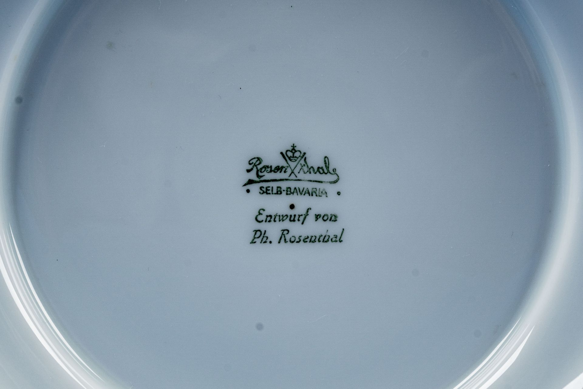 Große Rosenthal-Tischvase, trichterförmiges Weißporzellan mit polychromem Blütendekor, plastischer  - Bild 7 aus 7