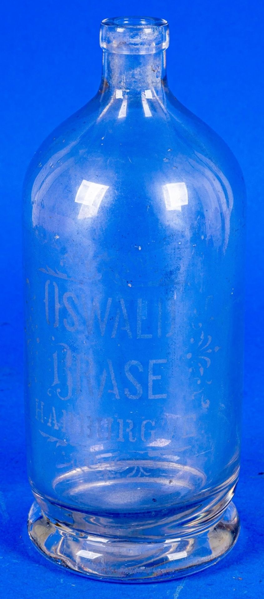 Antike Glasflasche, farbloses, dickwandiges Glas, frontal bez.: Oswald Brase Harburg a./E. Höhe ca. - Image 3 of 4