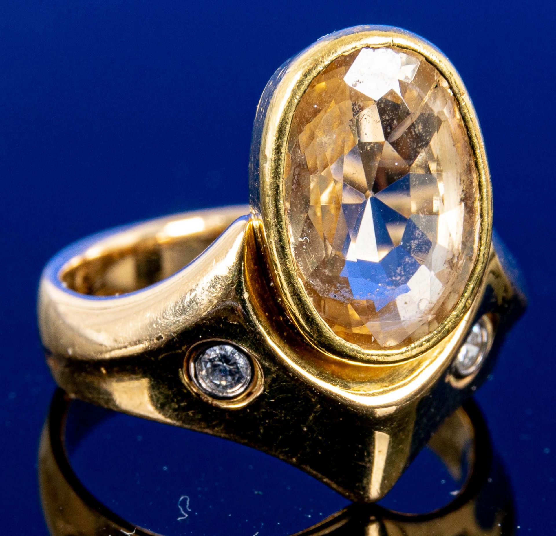 Extravaganter 18 K Damenring mit 2 einzeln gefassten Diamanten im Brillantschliff und großem Citrin - Bild 2 aus 8