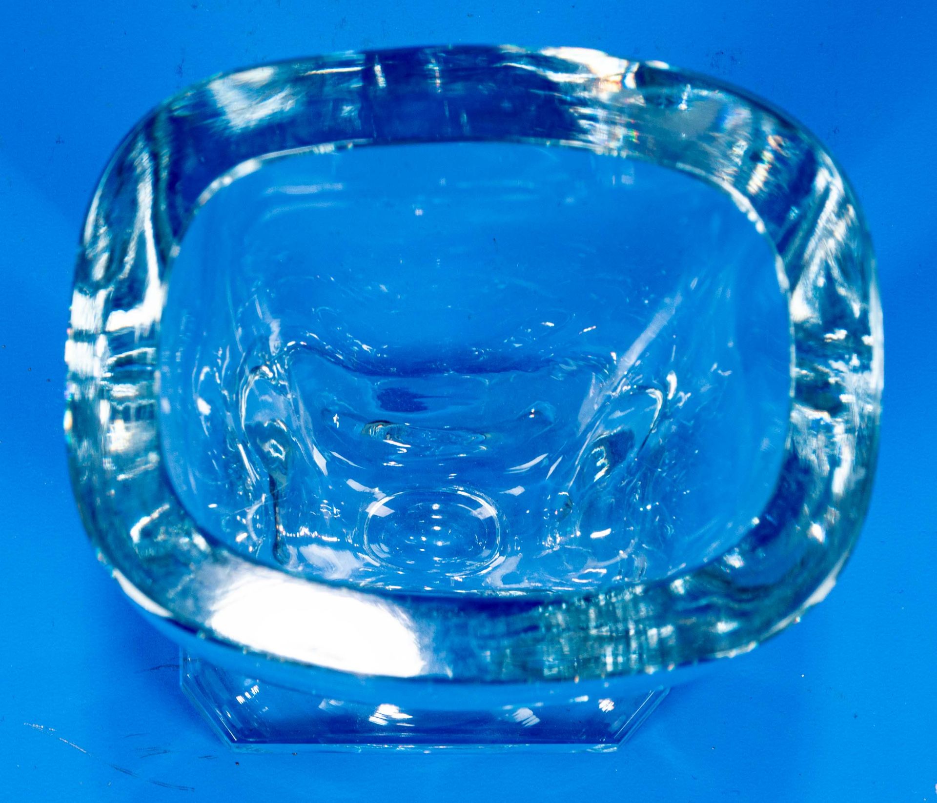 Zeitlos elegante Pokalvase auf rechteckigem Stand; dickwandiges Klarglas; sehr schöner, unbeschädig - Image 5 of 6