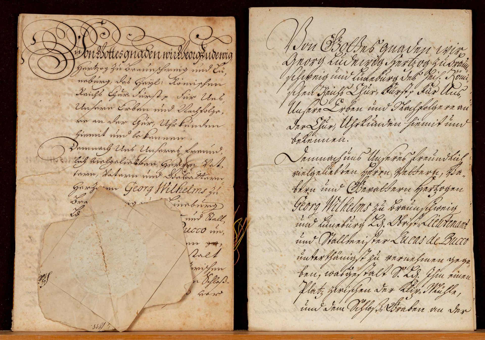 Antike Handschriften aus dem Jahre 1700, 1 x wohl als Erinnerungsurkunde des Lucas de Bucco durch d