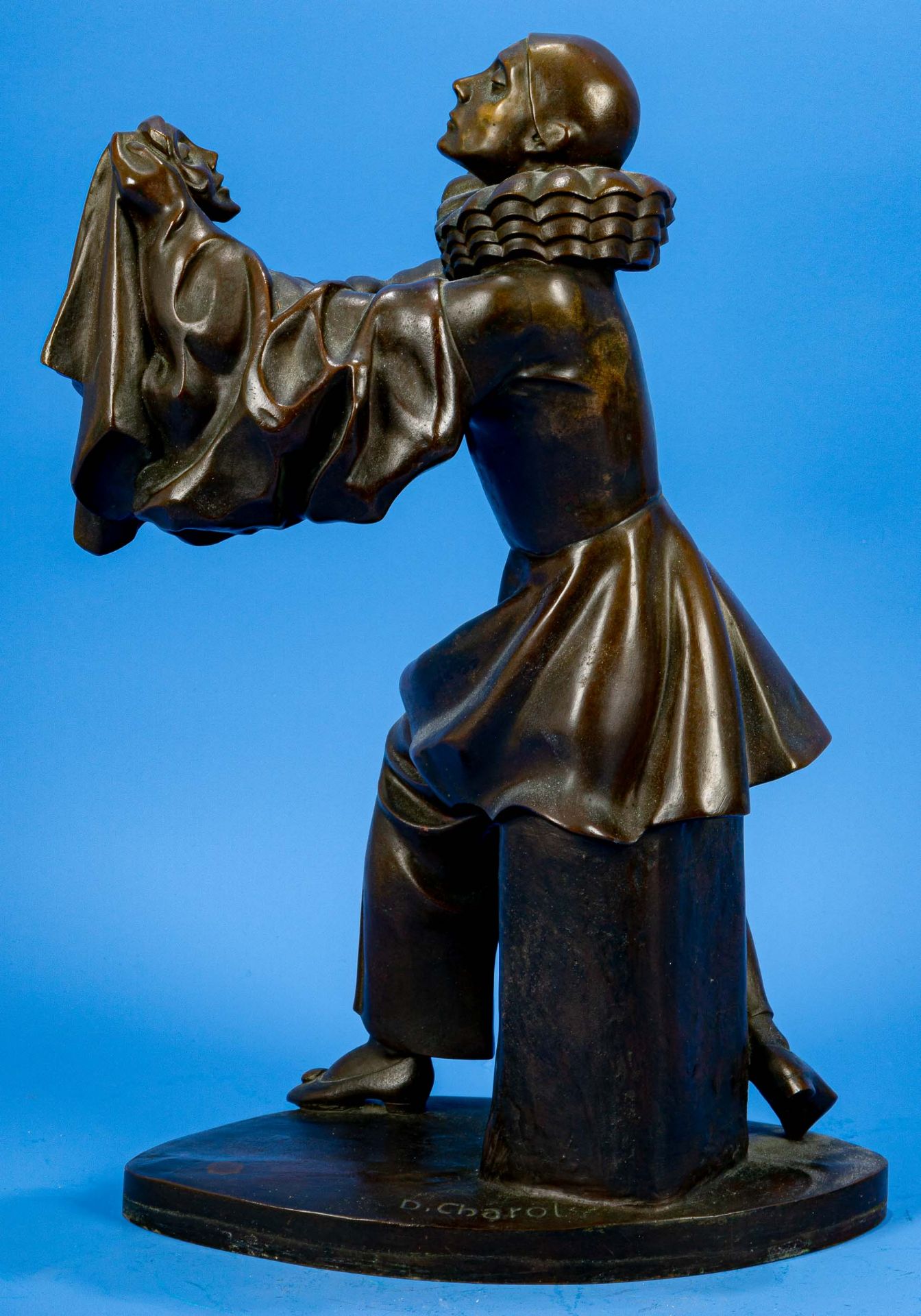 "Pierrot mit Maske" bzw. "Bajazzo mit Maske", bräunlich patinierte Bronze, Figur auf spitz-ovalem S - Bild 7 aus 15