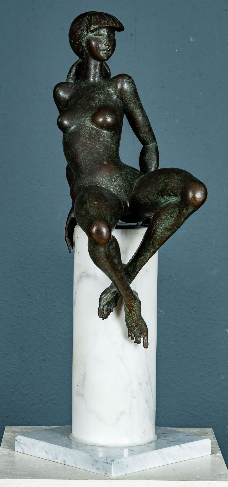 "Nude Lady on a column" - Erotische Bronze des Sergio Capellini. Grün-gräulich patinierter sitzende - Image 2 of 16