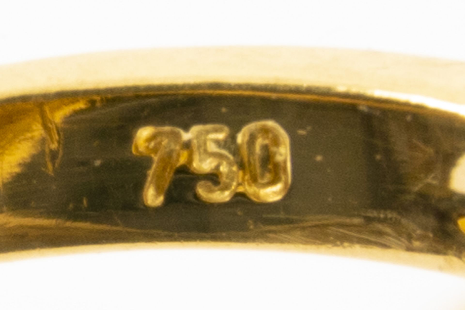 Prächtiger blütenförmiger 18K Gelbgold-Ring mittig mit Perle besetzt und von Rubinsplitterbesatz um - Image 6 of 7