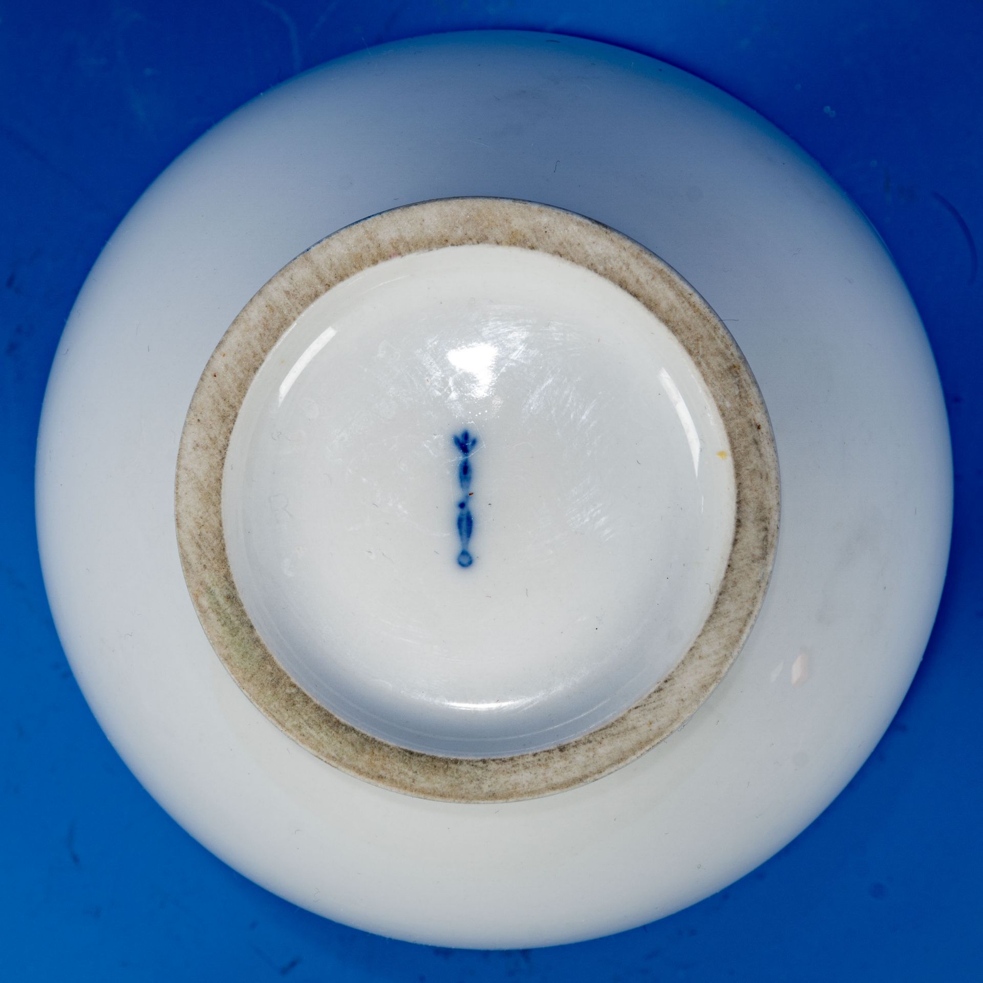 Bauchige Flaschenhalsvase; Höhe ca. 21 cm; schöner, unbeschädigter Erhalt, Weißporzellan der KPM Be - Bild 5 aus 5