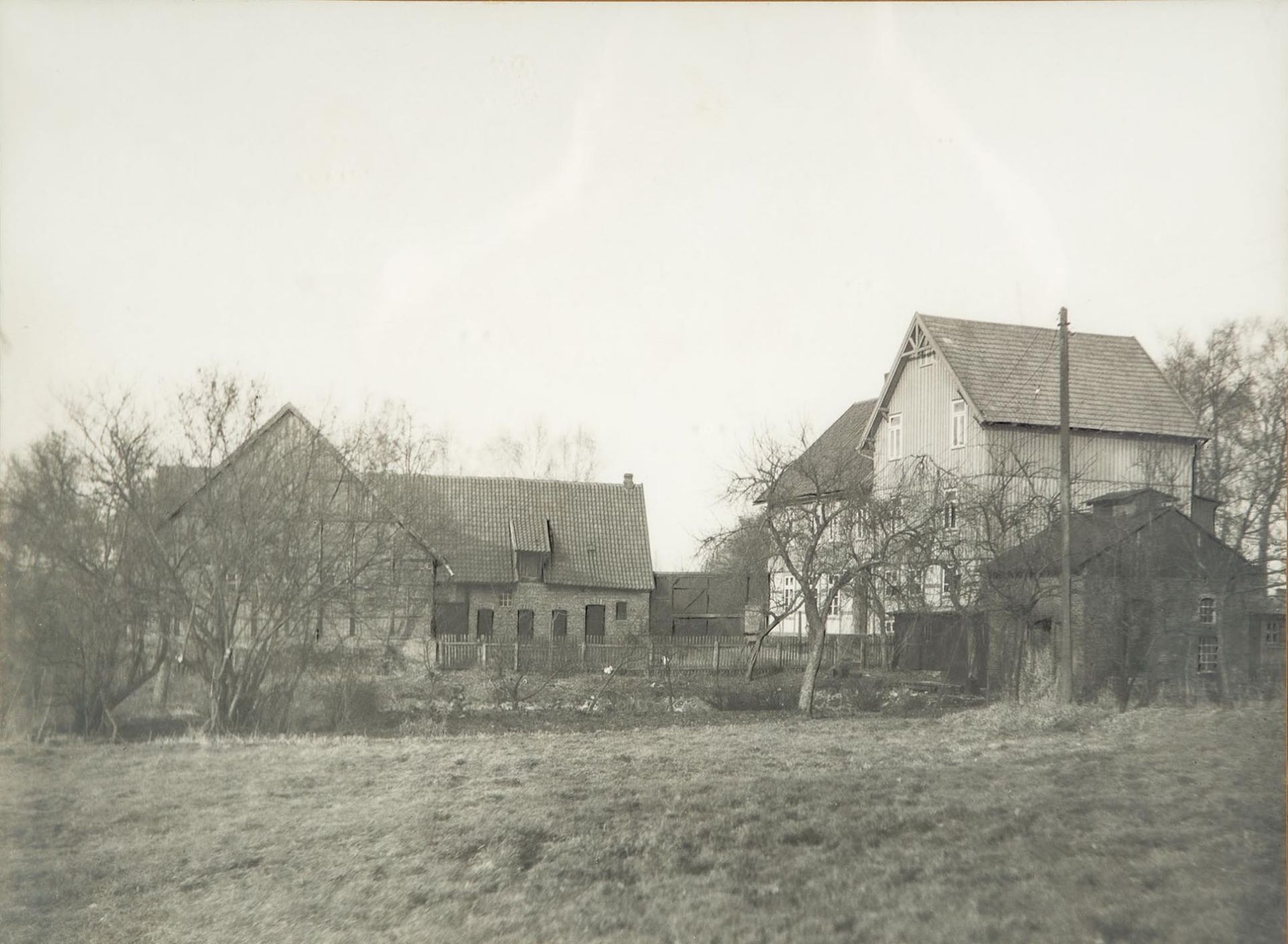 "Die alte Mühle in Stöcken/Kreis Wittingen" - hinter Glas gerahmter, fixierter Abzug eines s/w Foto - Image 2 of 6