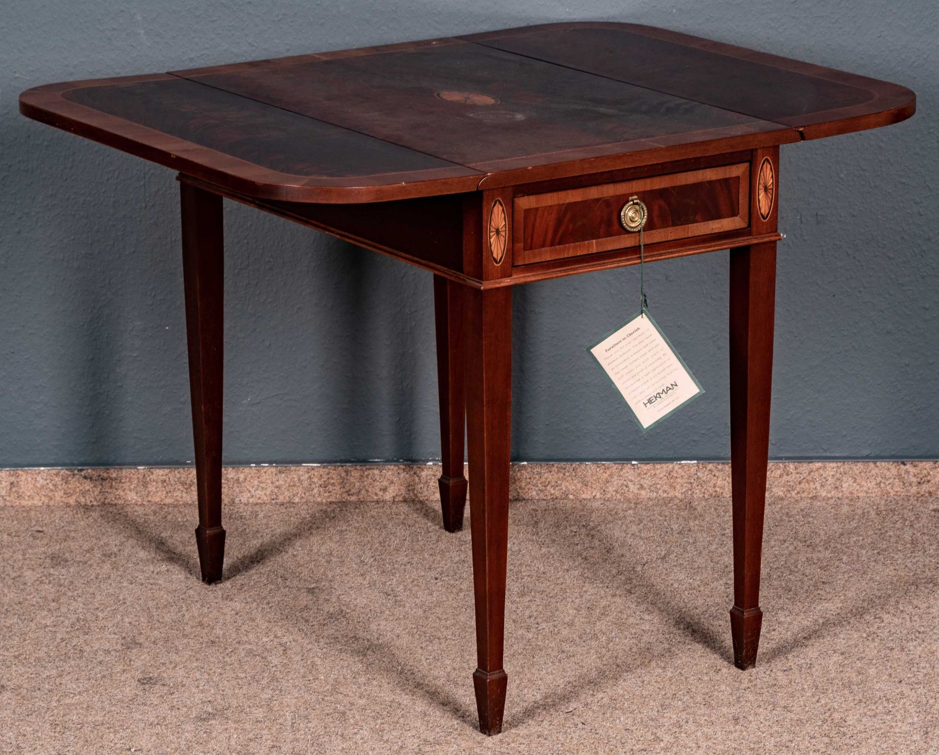 Pembroke-Tisch, US-Stilmöbel eines wohl niederländischen Herstellers nach britischem Vorbild. Crotc - Image 2 of 7