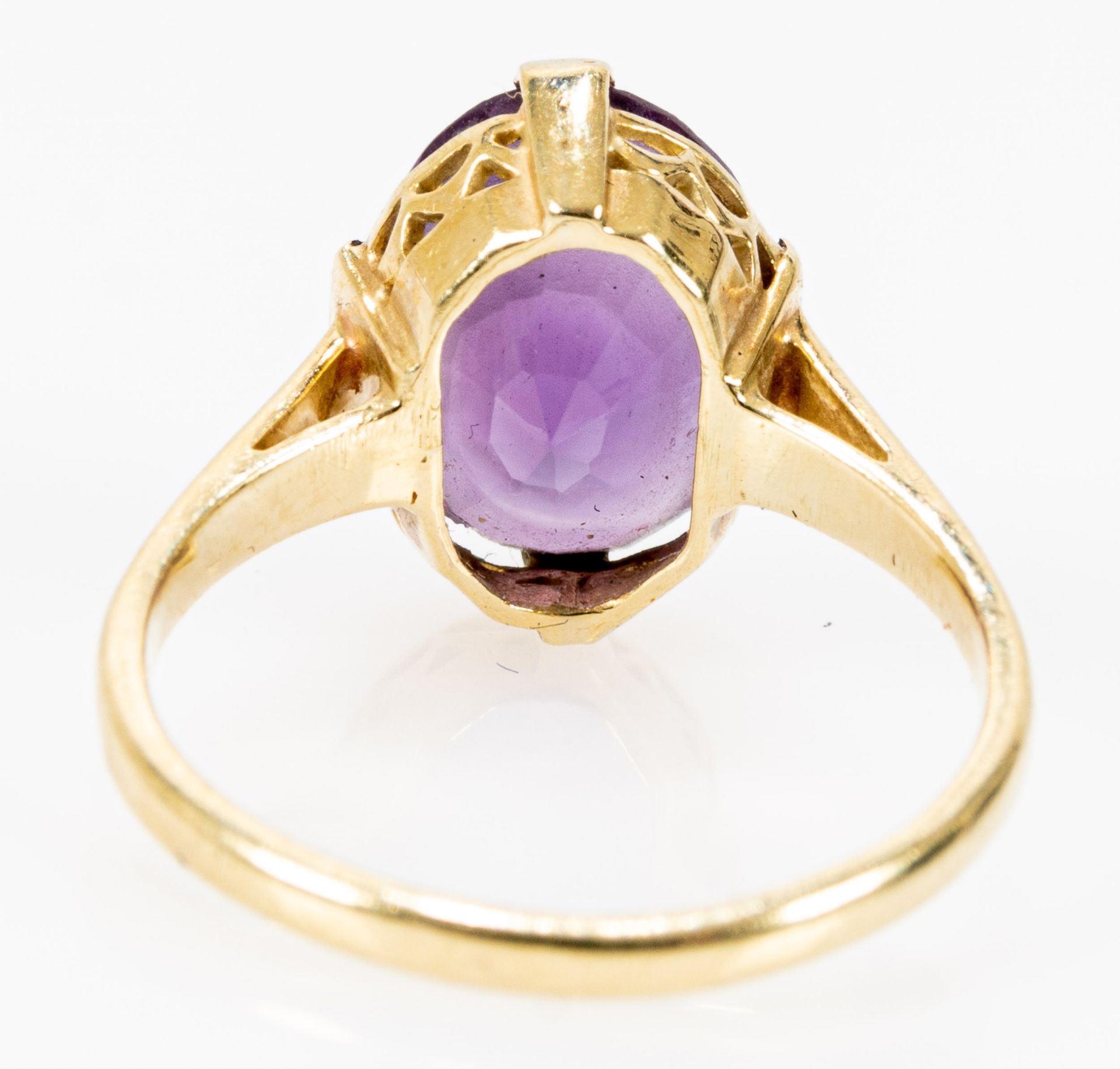 Zeitlos eleganter 585er Gelbgold-Damenfingerring, mit ovalem Amethystcabochon besetzt; Ringinnendur - Image 4 of 5