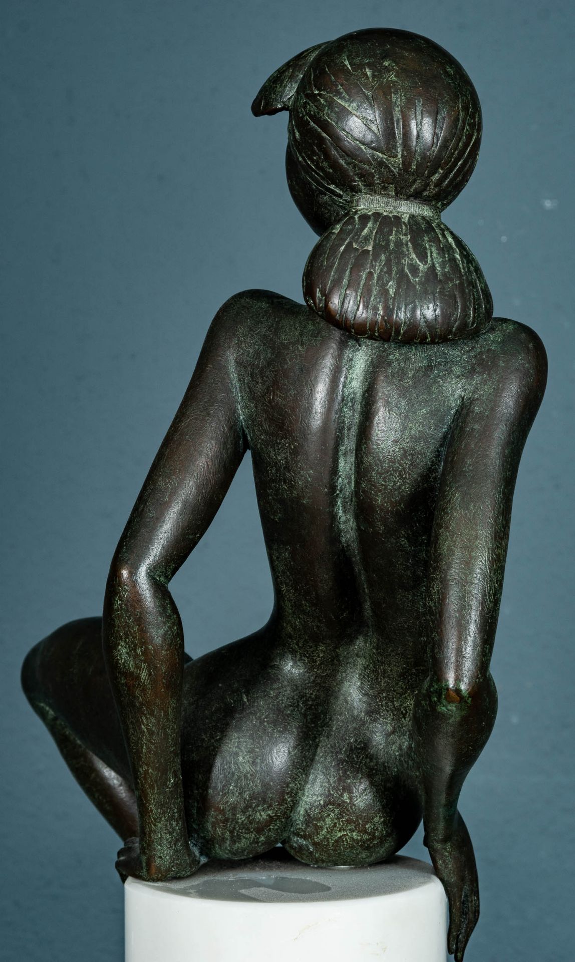 "Nude Lady on a column" - Erotische Bronze des Sergio Capellini. Grün-gräulich patinierter sitzende - Image 11 of 16