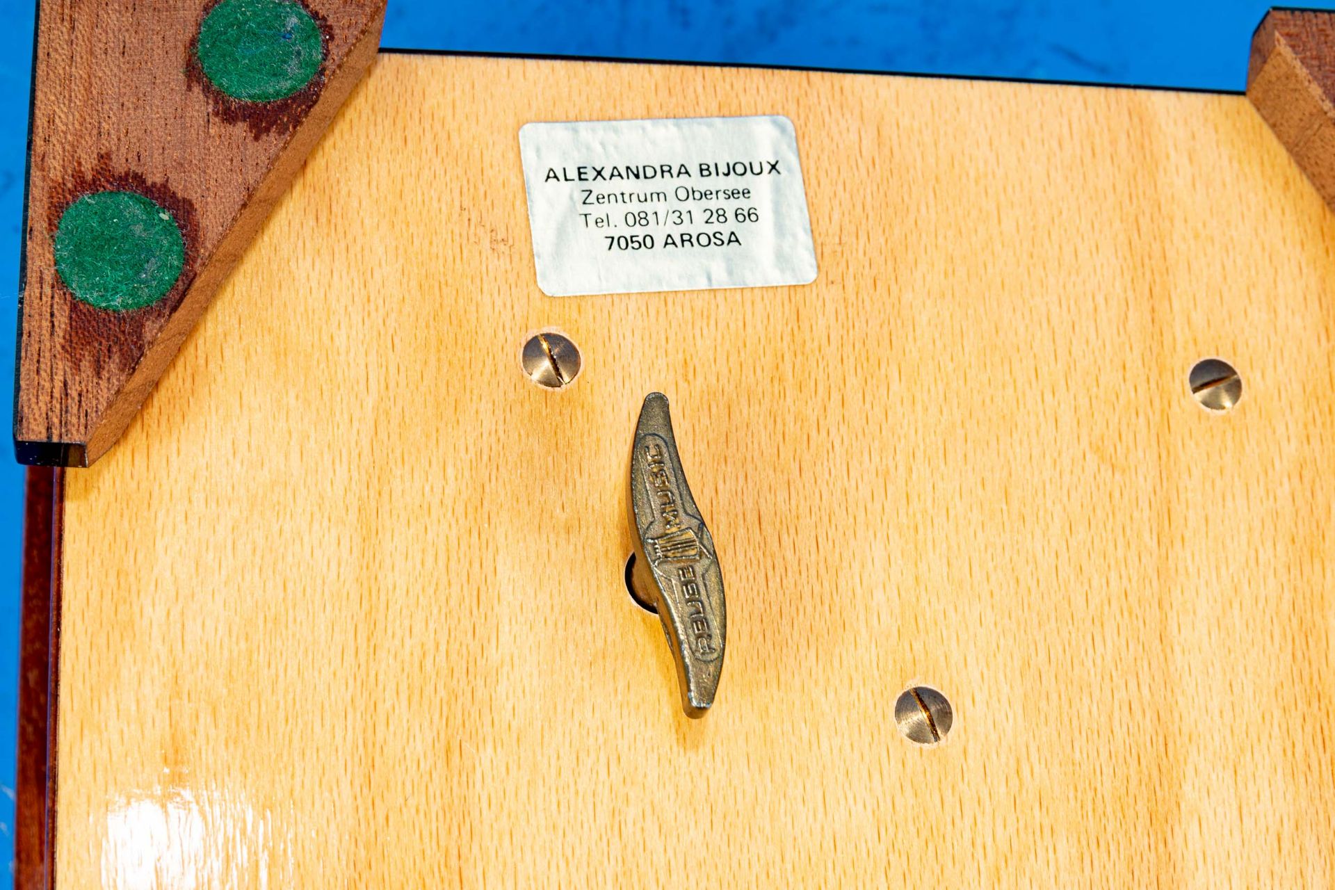 Große Spieluhr, aufwändig marketiertes, lackiertes Nussbaumwurzelholzgehäuse, frei stellbare Schmuc - Bild 12 aus 12