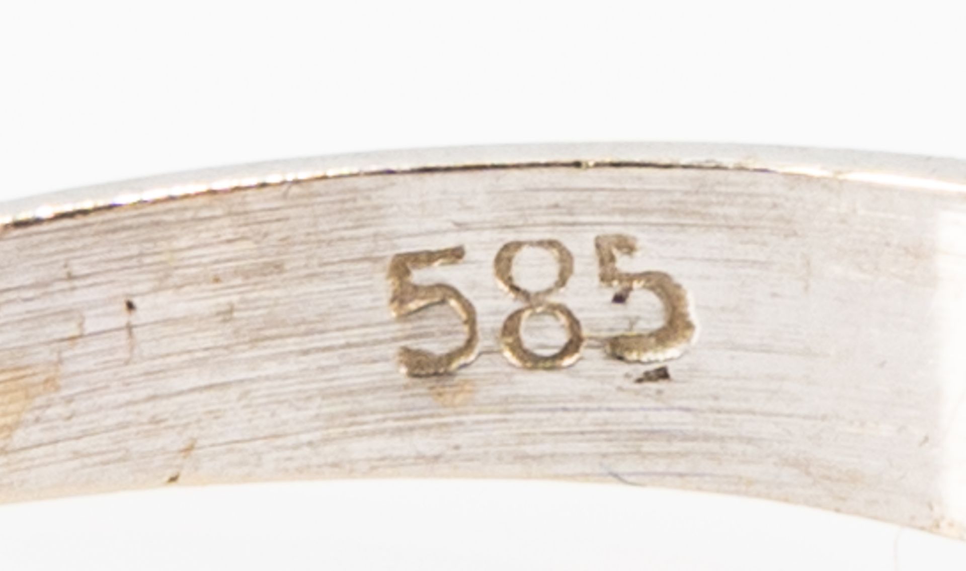 Zeitlos eleganter 585er Weißgold Damenring, die abgerundeten Ringschultern teilweise durchbrochen g - Image 5 of 5