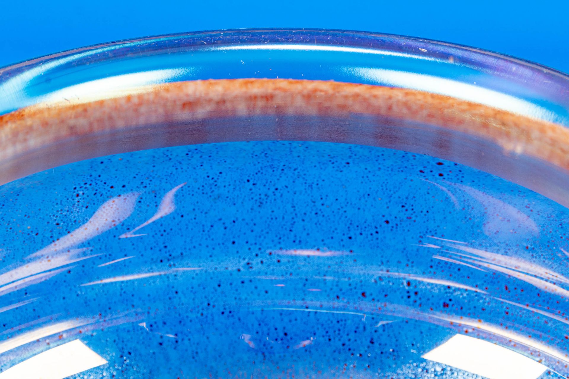 Pflanztopf bzw. Schwimmkerzenvase, "gedrückte" Form, dickwandiges lustrierendes Klarglas, Außenwand - Image 6 of 6