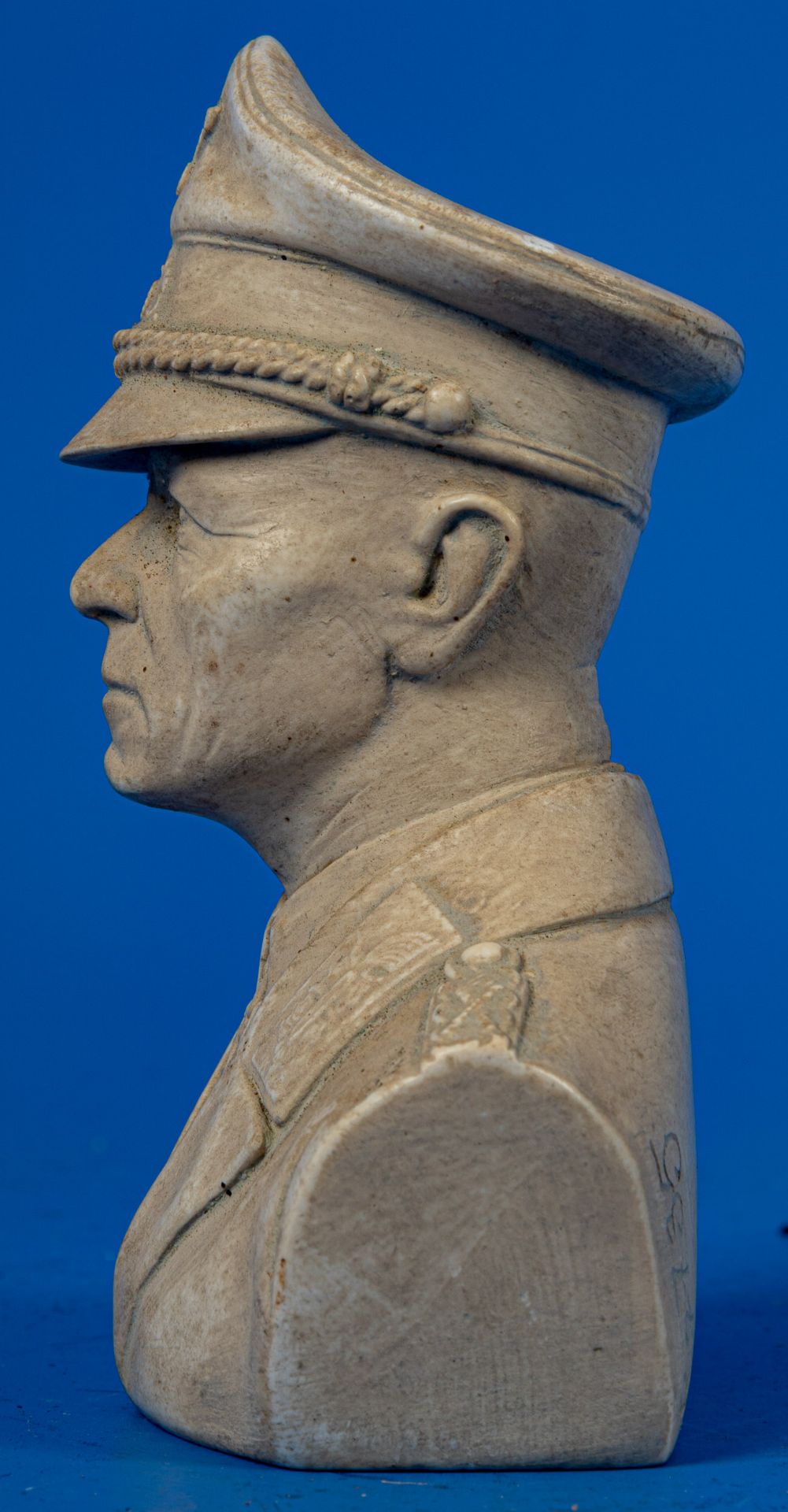 Büste vom "Wüstenfuchs" Erwin Rommel, Masseguss; Höhe ca. 11 cm, rückseitig bez.: Rg 735 sowie ligi - Image 5 of 8