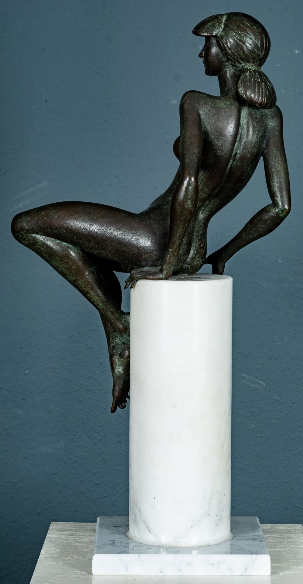 "Nude Lady on a column" - Erotische Bronze des Sergio Capellini. Grün-gräulich patinierter sitzende - Image 4 of 16