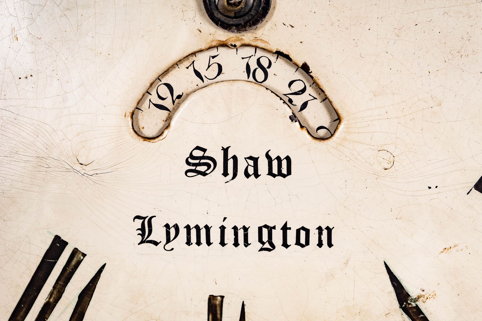 Englische Bodenstanduhr, 19. Jhdt., Ziffernblatt bez.: Shaw, Lymington = Harry Shaw, Lymington. Bem - Image 8 of 18