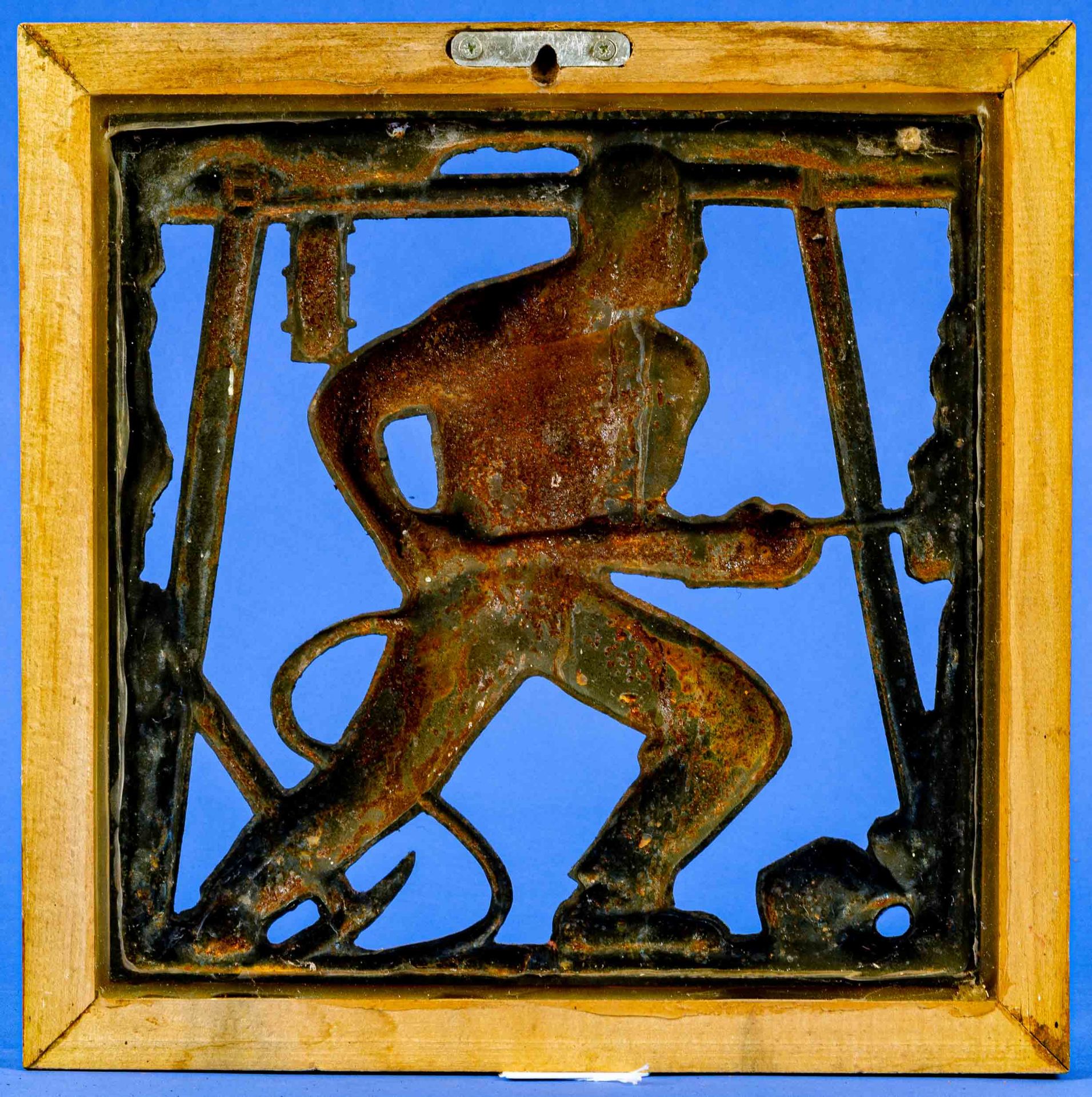 Gerahmtes Eisengussbild eines Bergarbeiters, vorderseitig unten links auf dem Stein ungedeutetes Kü - Image 5 of 5