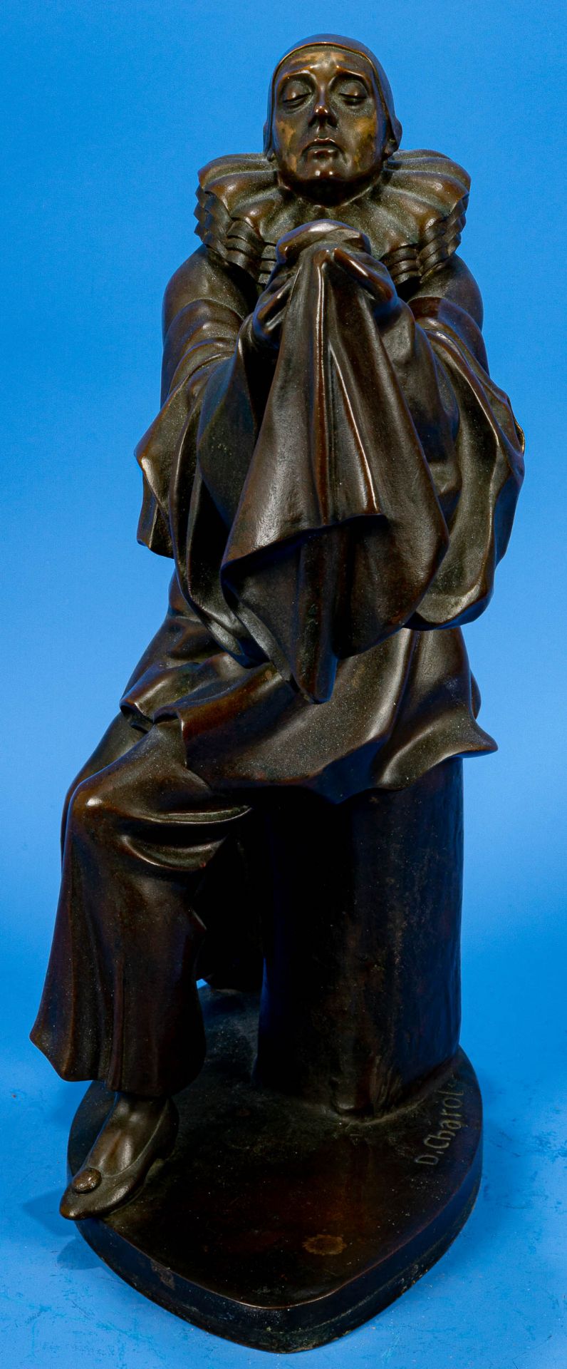 "Pierrot mit Maske" bzw. "Bajazzo mit Maske", bräunlich patinierte Bronze, Figur auf spitz-ovalem S - Bild 5 aus 15