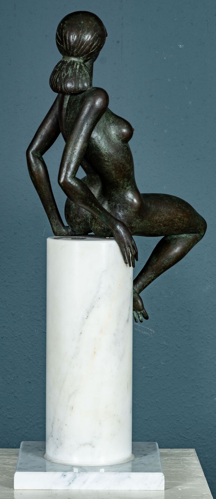 "Nude Lady on a column" - Erotische Bronze des Sergio Capellini. Grün-gräulich patinierter sitzende - Image 6 of 16