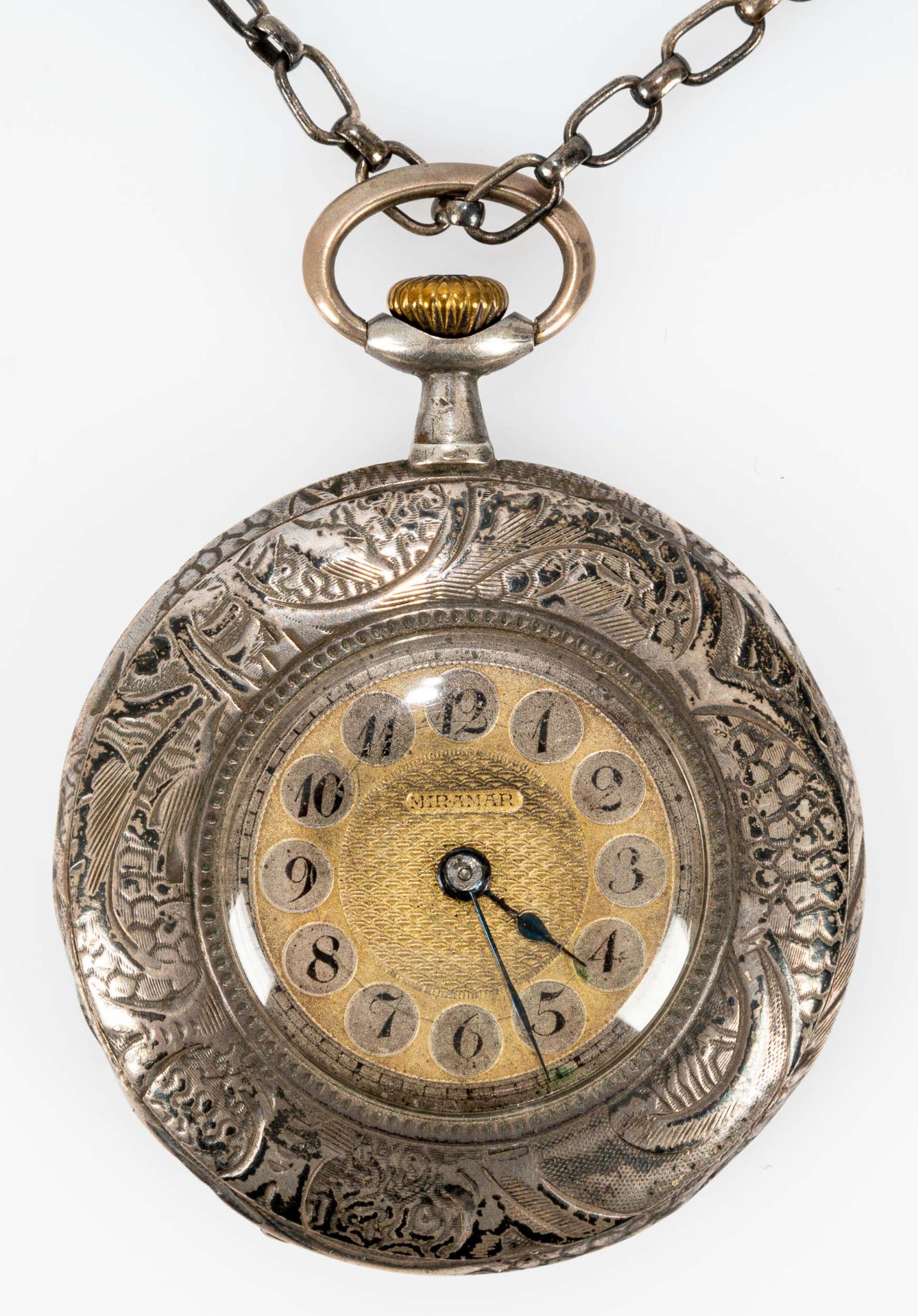 Elegante Damen-Taschenuhr in flacher Ausführung, 900er Silber. Gehäuse Durchmesser ca. 47 mm, ungep