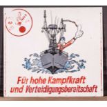 "FÜR HOHE KAMPFKRAFT UND VERTEIDIGUNGSBEREITSCHAFT", großes plakatives Schild, DDR, ca. 125 x 140
