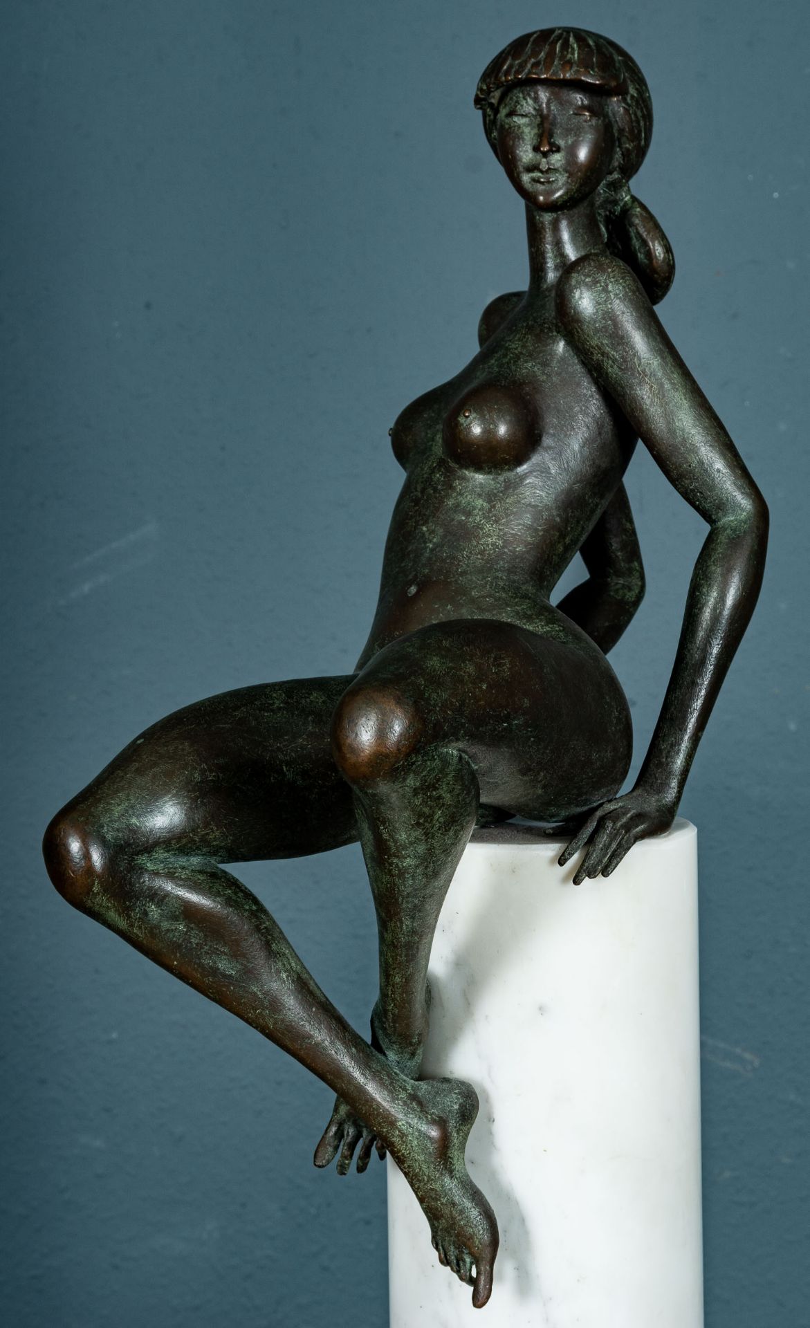 "Nude Lady on a column" - Erotische Bronze des Sergio Capellini. Grün-gräulich patinierter sitzende - Image 8 of 16