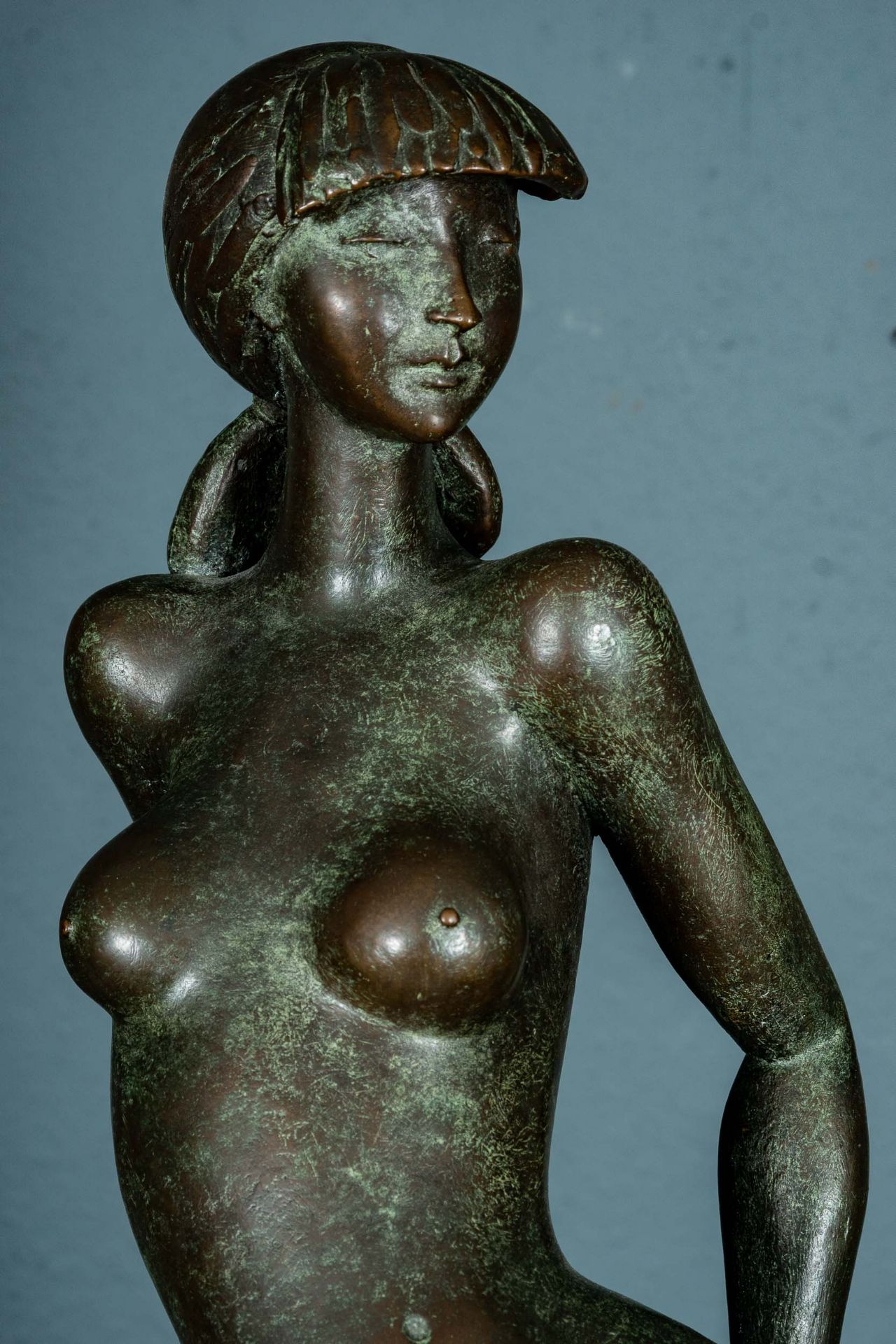 "Nude Lady on a column" - Erotische Bronze des Sergio Capellini. Grün-gräulich patinierter sitzende - Image 10 of 16