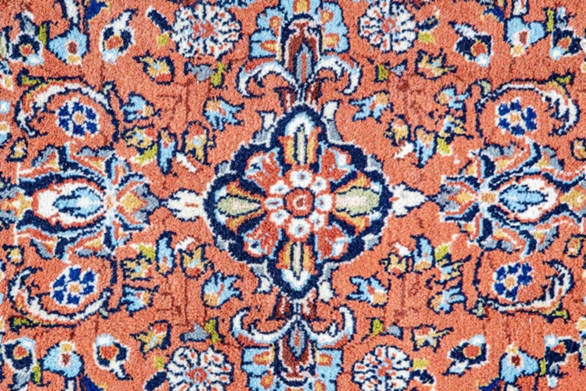 Orange-grundiger Orientteppich, Iran, Ende 20. Jhdt., guter, verfleckter, ungereinigter Fundzustand - Bild 3 aus 7