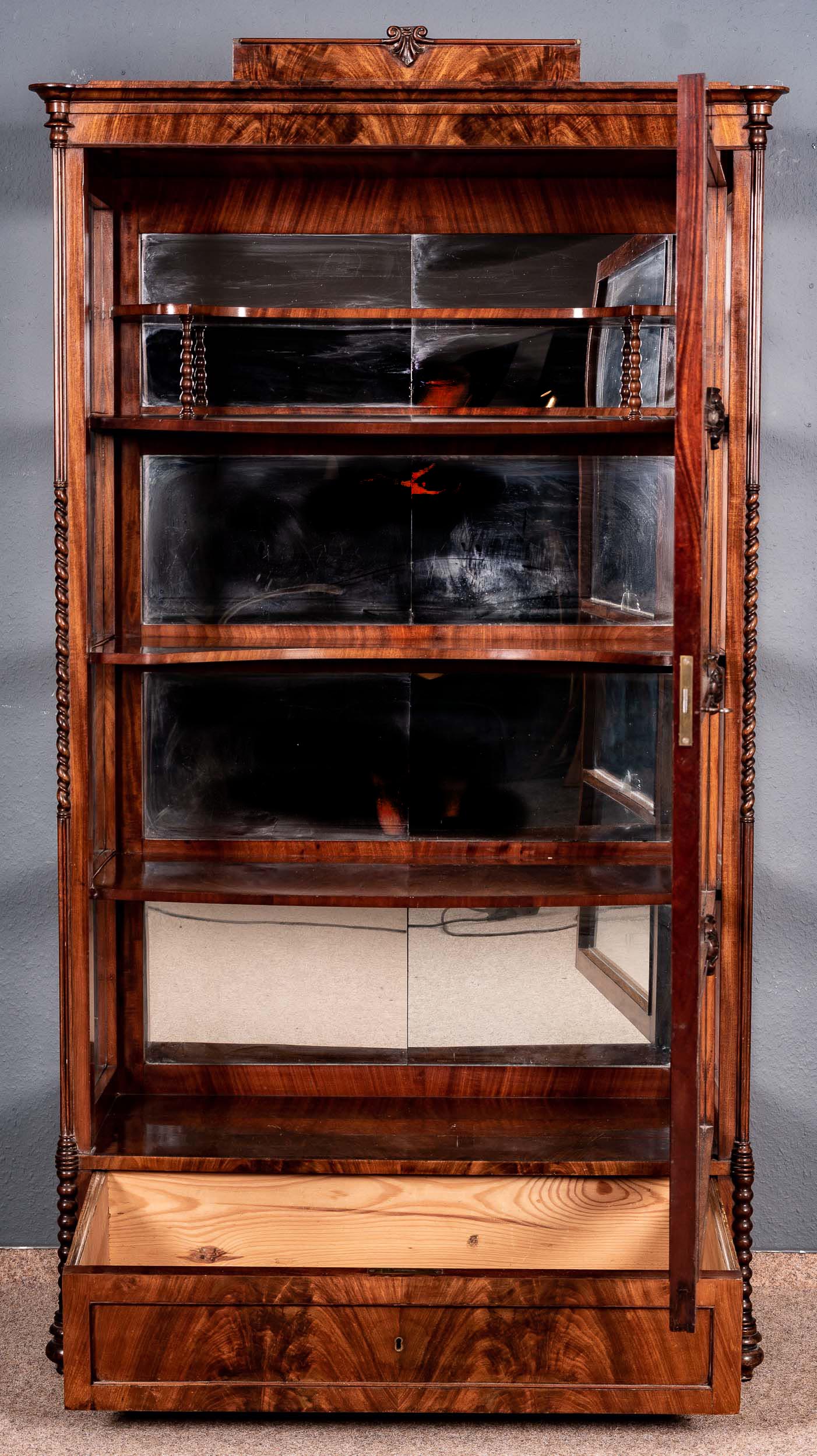 Elegante 3seitig verglaste Vitrine, Historismus um 1860/80, Mahagoni massiv und furniert, sehr schö - Bild 10 aus 12