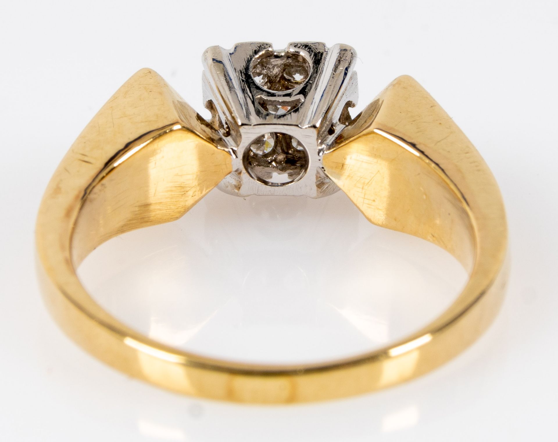 Edler Damenring, massives 585er Gelbgold; die Ringblüte mit 7 kleinen Diamanten in Weißgoldfassung - Image 5 of 6