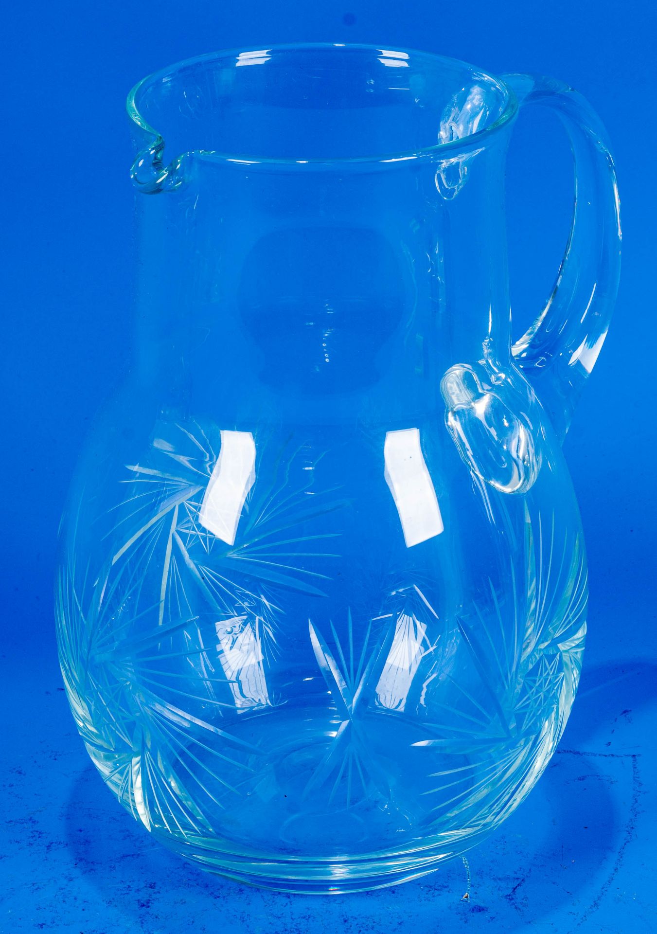 3teiliges Konvolut versch. Saftkrüge/Wasserkrüge. Farblose Glaskörper mit seitlichem Griff, teilwei - Image 5 of 9