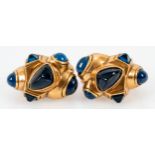 Paar monumentaler schwerer Ohrclipse, Arbeit des Schmuckdesigners Oscar de la Renta, blauer Glasste