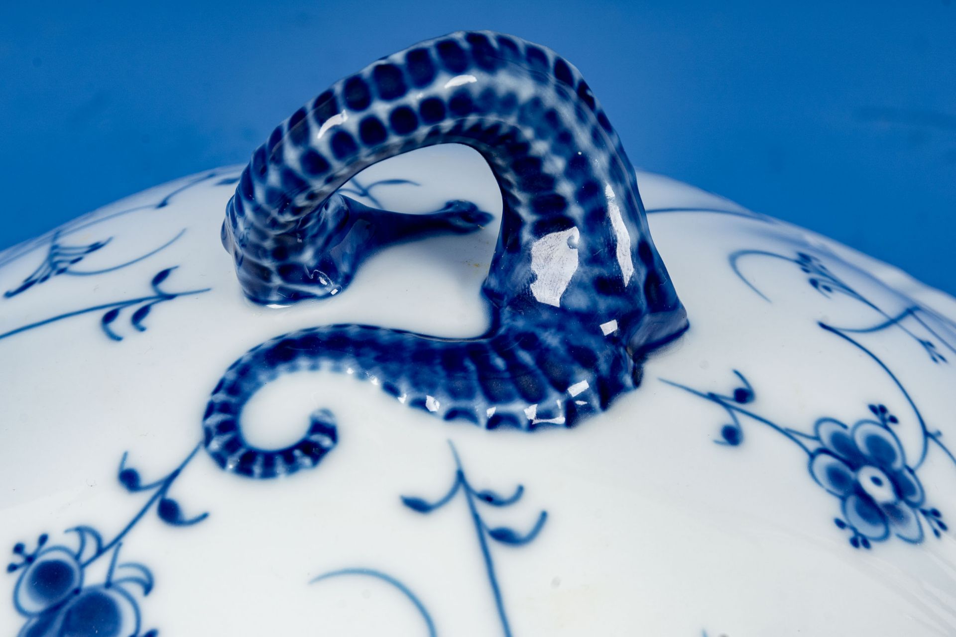 Große, runde Deckelterrine, Bing & Gröndahl "Mussel Malet". Die Griffe in Form plastischer Seepferd - Image 10 of 10