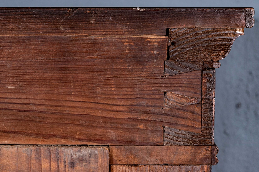 Seltene, eintürige, dreiseitig verglaste Mainzer Vitrine mit verspiegelter Rückwand, des Mainzer Mö - Bild 18 aus 18