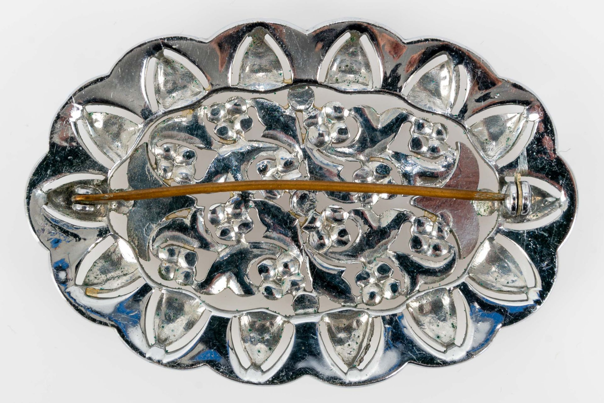 Prachtvolle ovale Modeschmuck-Brosche der 1920er Jahre; unedel, rückwärtiges Nadelsystem, Länge ca. - Image 2 of 4