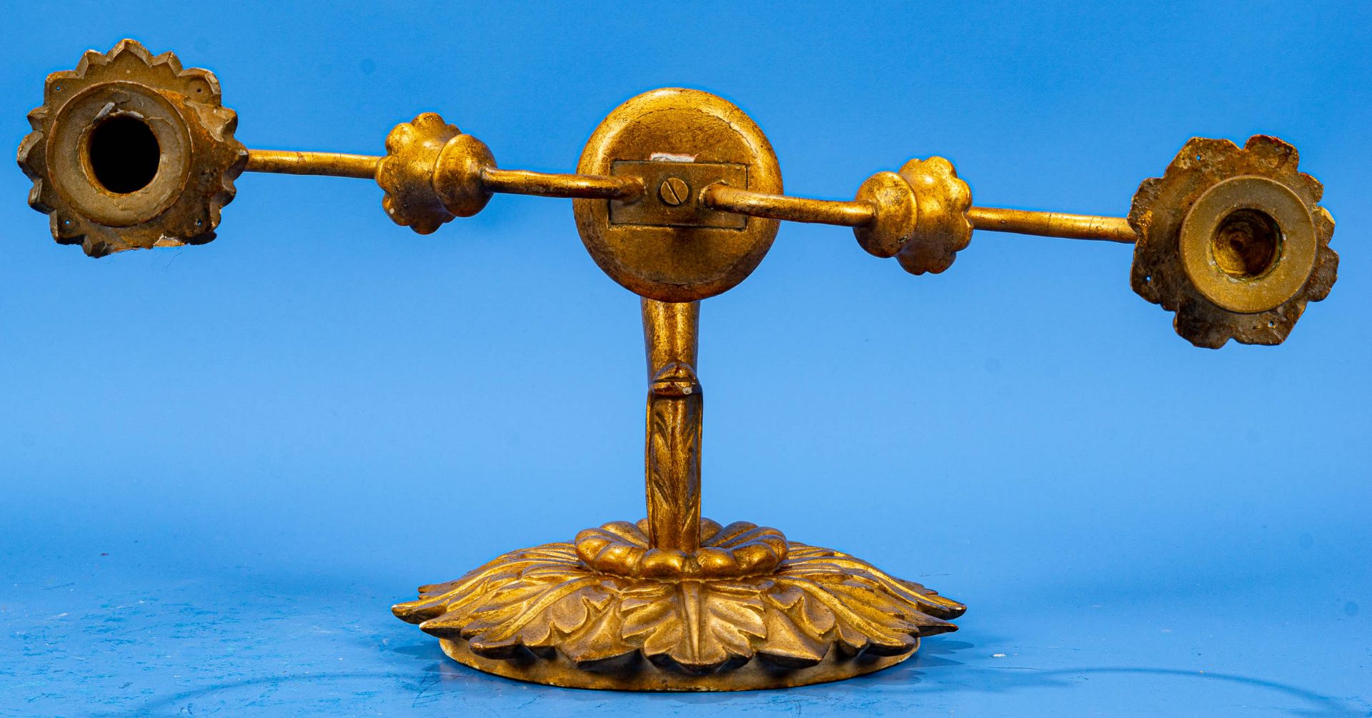 Paar zweiarmiger Wandappliken, Biedermeier um 1840/50, Holzkorpi mit goldbronzierter Stuckauflage, - Image 10 of 12