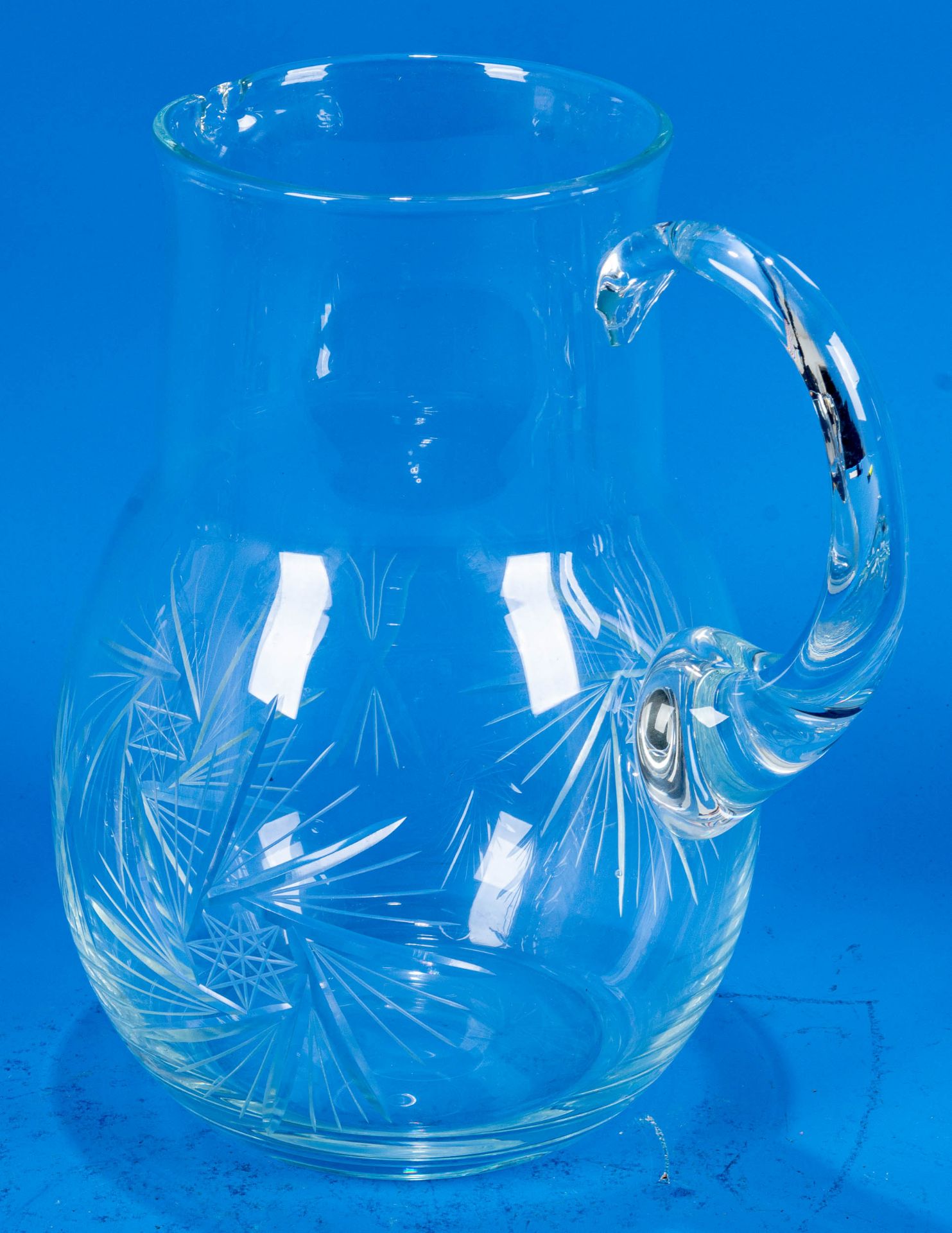 3teiliges Konvolut versch. Saftkrüge/Wasserkrüge. Farblose Glaskörper mit seitlichem Griff, teilwei - Image 4 of 9