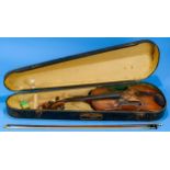 Antike Geige/Violine mit Bogen in Holzkoffer, stärkere Alters- & Gebrauchsspuren, geringe Schäden,